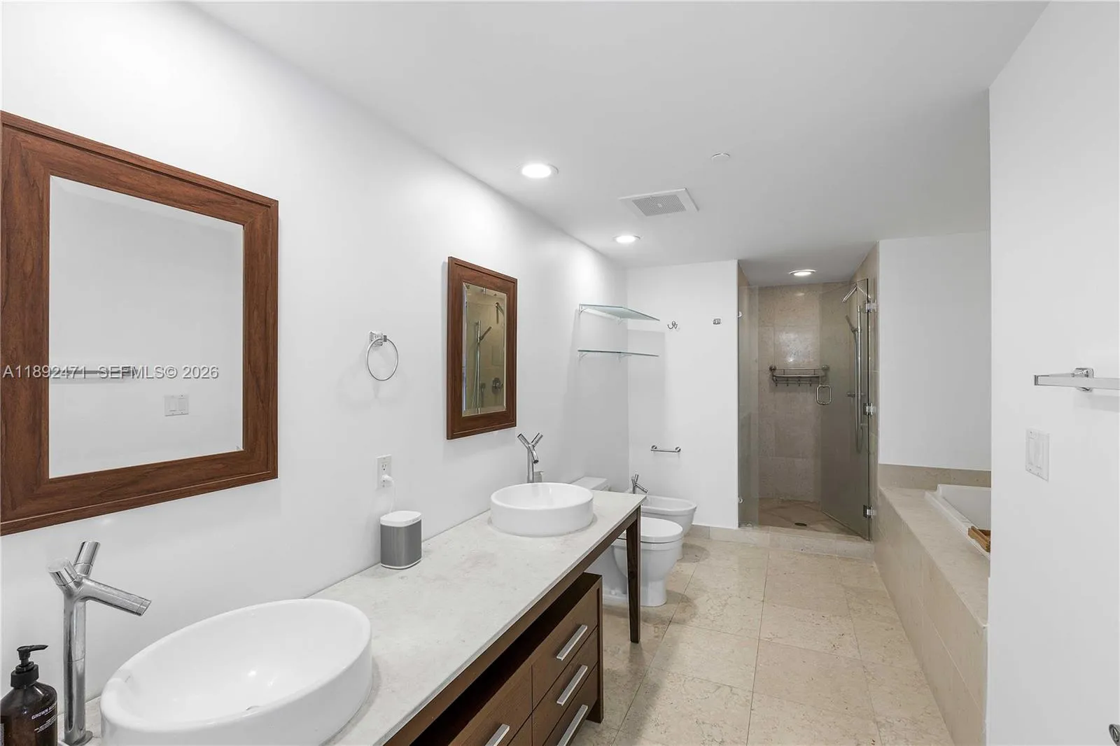 475 Brickell Ave 4015, Miami, Florida 33131, Miami, Florida 33131, 2 Bedrooms Bedrooms, ,2 BathroomsBathrooms,Residential,For Sale,475 Brickell Ave 4015, Miami, Florida 33131,A11892471