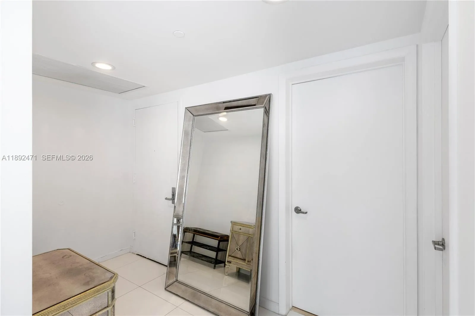 475 Brickell Ave 4015, Miami, Florida 33131, Miami, Florida 33131, 2 Bedrooms Bedrooms, ,2 BathroomsBathrooms,Residential,For Sale,475 Brickell Ave 4015, Miami, Florida 33131,A11892471