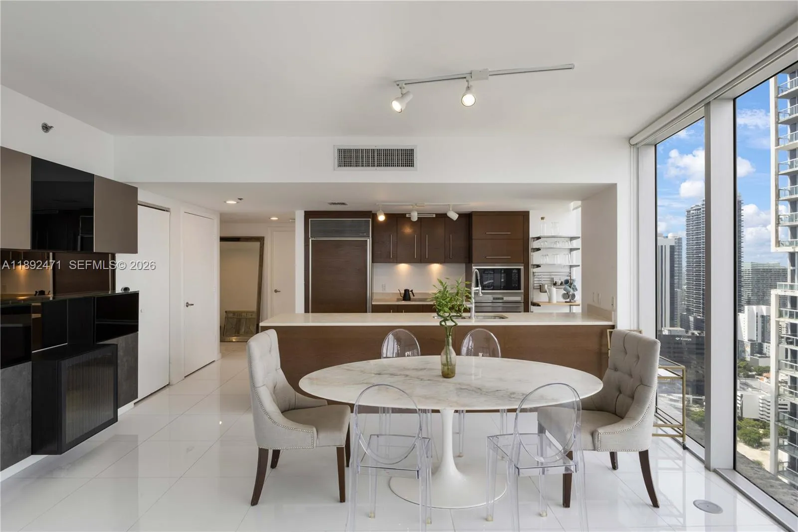 475 Brickell Ave 4015, Miami, Florida 33131, Miami, Florida 33131, 2 Bedrooms Bedrooms, ,2 BathroomsBathrooms,Residential,For Sale,475 Brickell Ave 4015, Miami, Florida 33131,A11892471