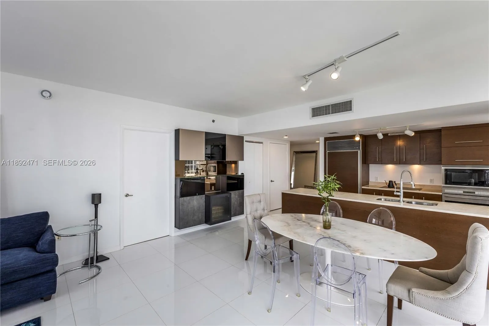475 Brickell Ave 4015, Miami, Florida 33131, Miami, Florida 33131, 2 Bedrooms Bedrooms, ,2 BathroomsBathrooms,Residential,For Sale,475 Brickell Ave 4015, Miami, Florida 33131,A11892471