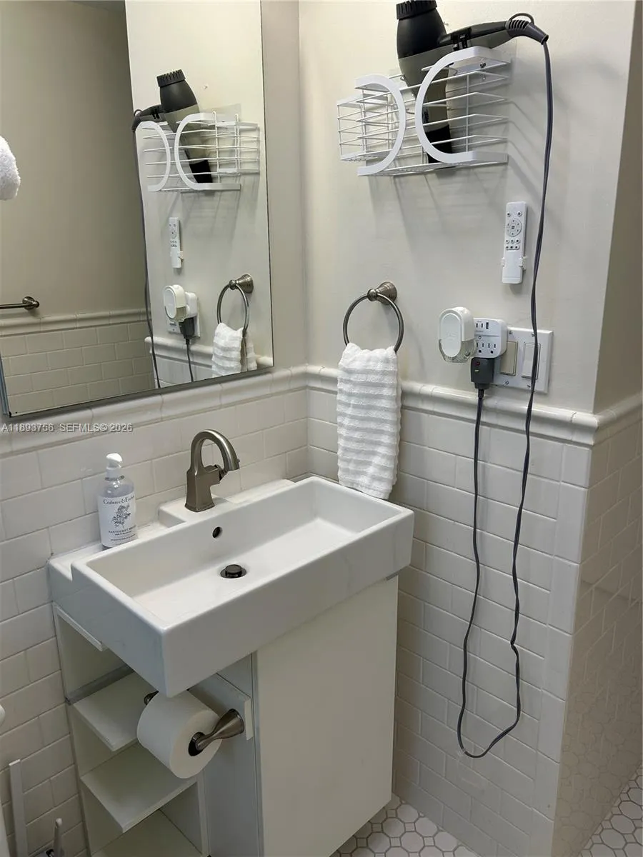 2200 S Ocean Dr N116, Hollywood, Florida 33019, Hollywood, Florida 33019, 1 Bedroom Bedrooms, ,1 BathroomBathrooms,Residential Lease,For Rent,2200 S Ocean Dr N116, Hollywood, Florida 33019,A11893758