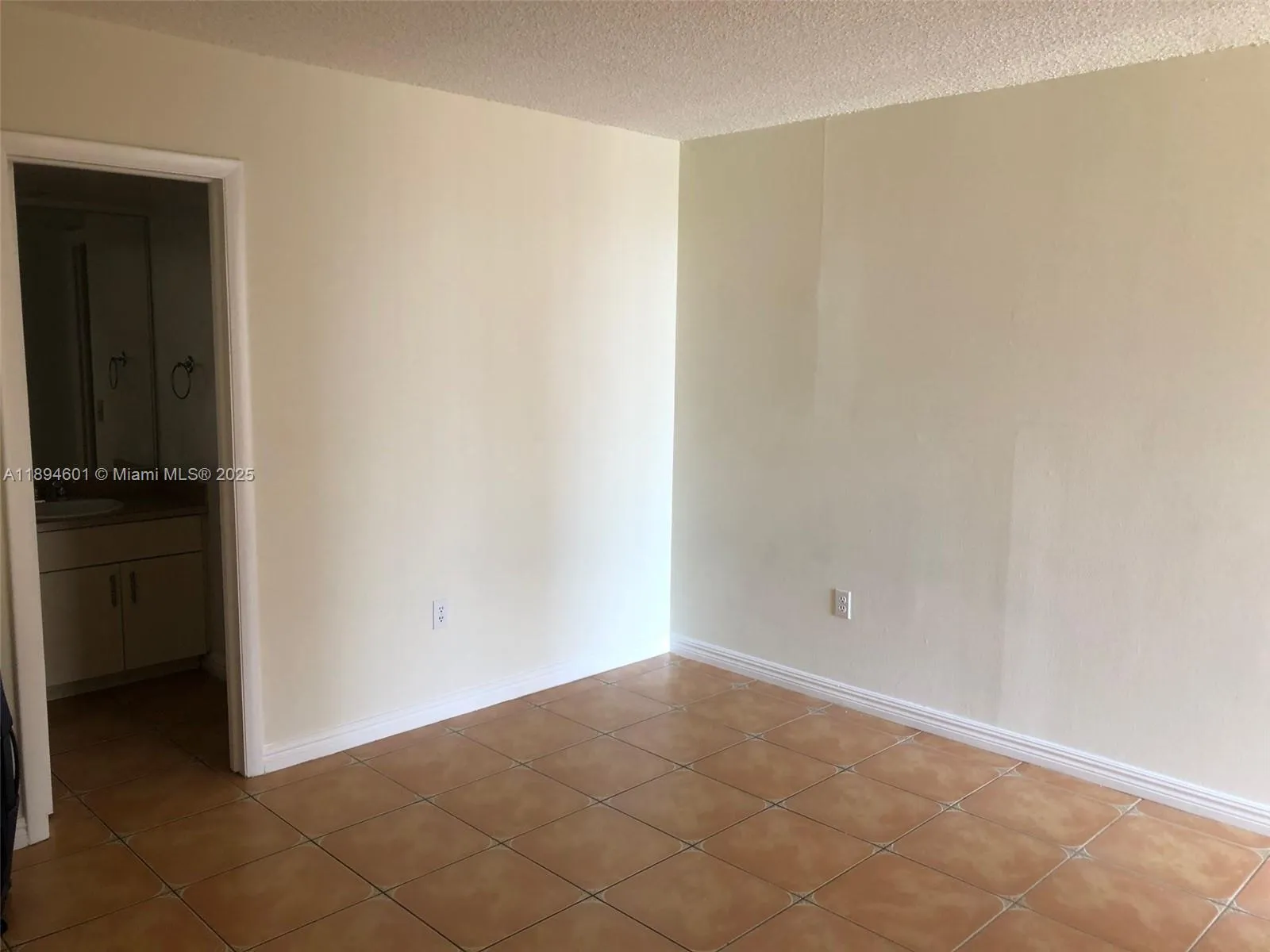 10824 N Kendall Dr S-26, Miami, Florida 33176, Miami, Florida 33176, 1 Bedroom Bedrooms, ,1 BathroomBathrooms,Residential Lease,For Rent,10824 N Kendall Dr S-26, Miami, Florida 33176,A11894601