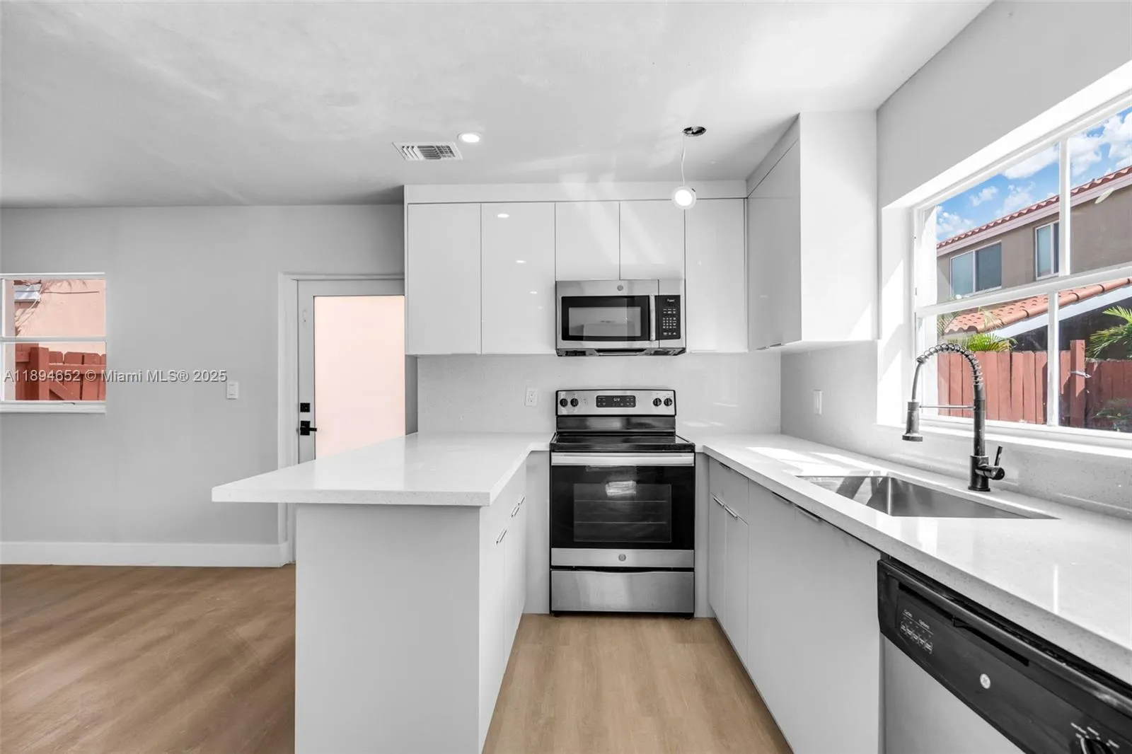 191 Nw 85th Pl, Miami, Florida 33126, Miami, Florida 33126, 3 Bedrooms Bedrooms, ,2 BathroomsBathrooms,Residential,For Sale,191 Nw 85th Pl, Miami, Florida 33126,A11894652