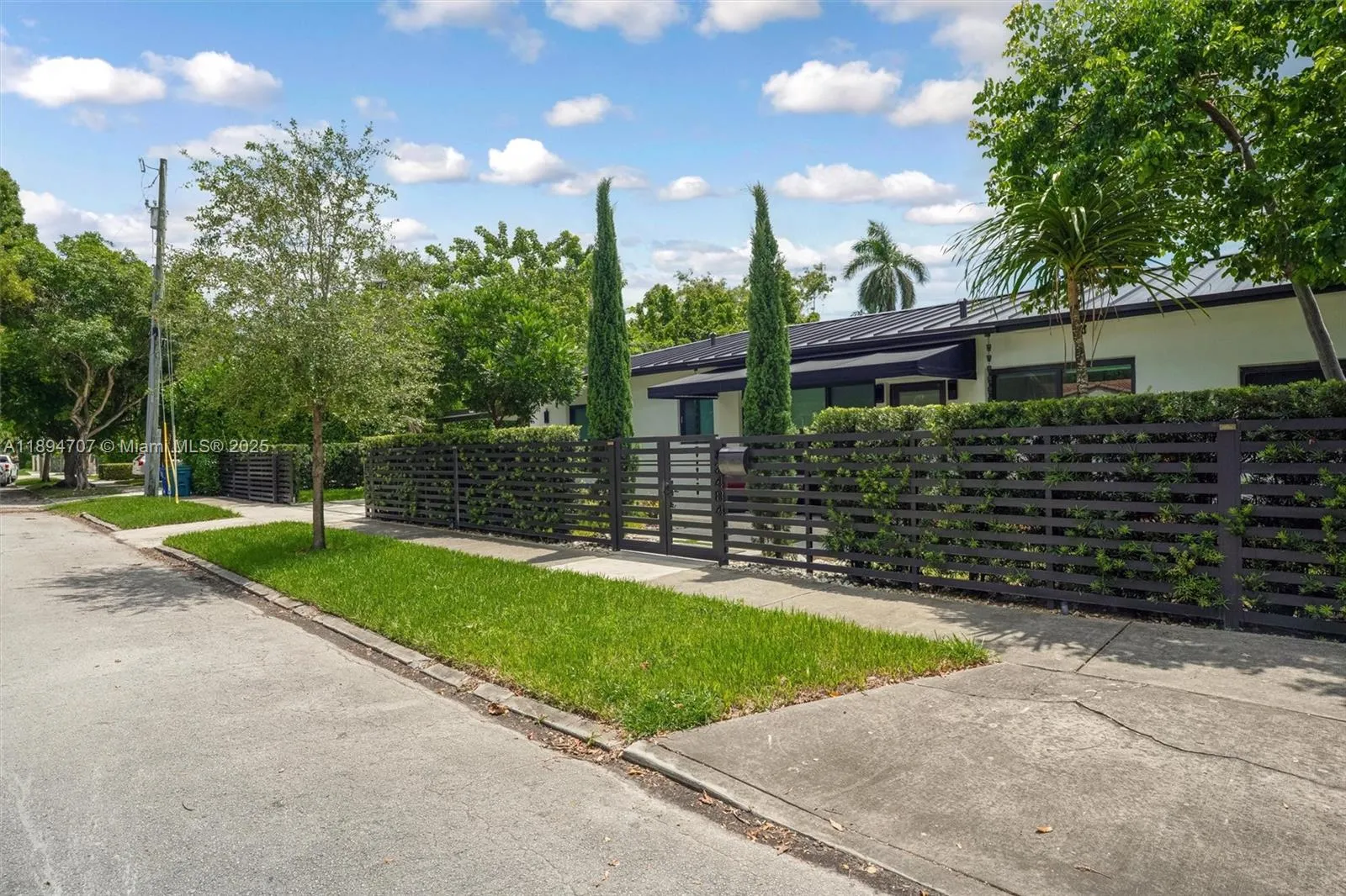 2484 Sw 25 St, Miami, Florida 33133, Miami, Florida 33133, ,Residential Income,For Sale,2484 Sw 25 St, Miami, Florida 33133,A11894707