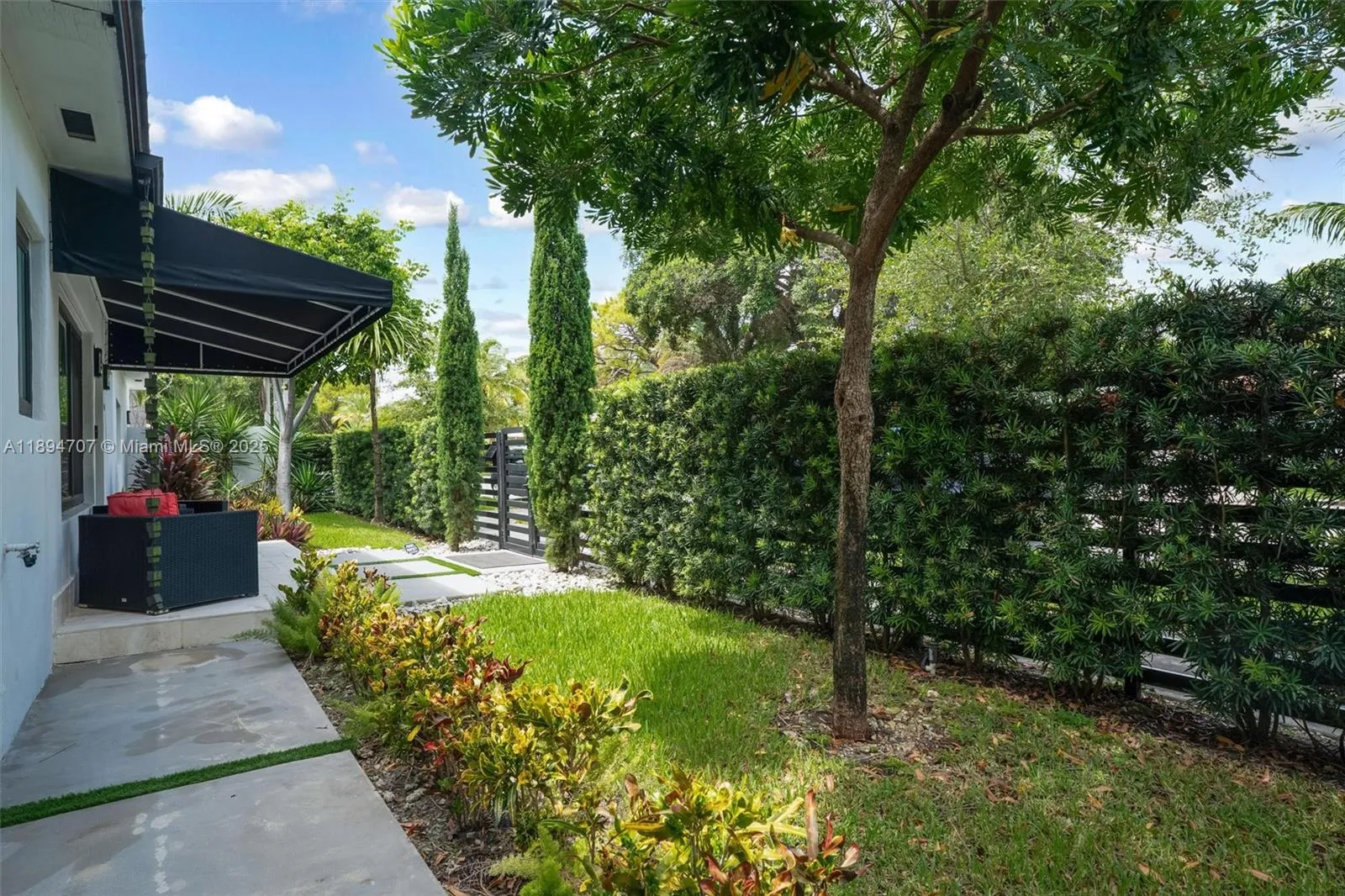 2484 Sw 25 St, Miami, Florida 33133, Miami, Florida 33133, ,Residential Income,For Sale,2484 Sw 25 St, Miami, Florida 33133,A11894707