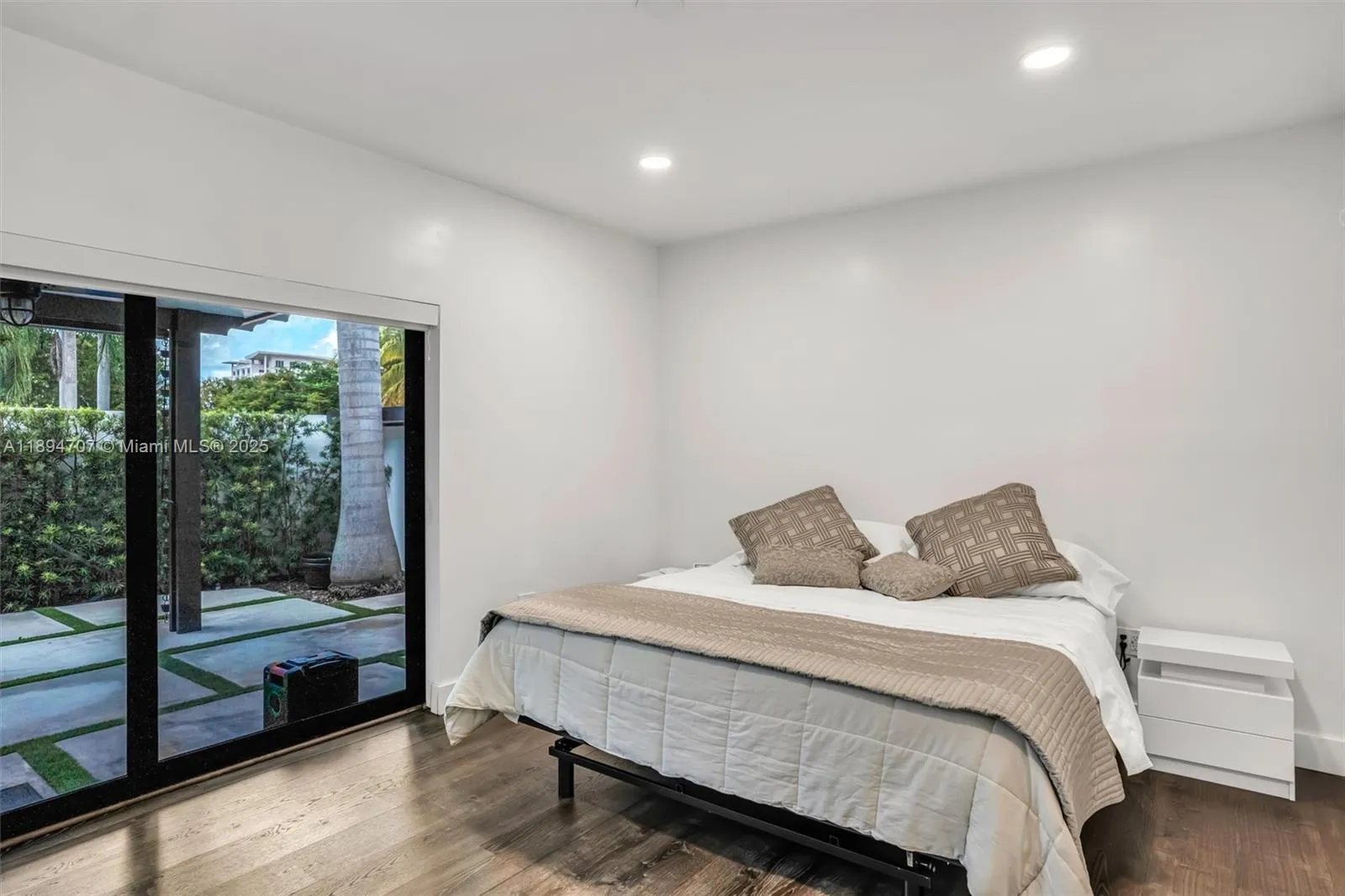 2484 Sw 25 St, Miami, Florida 33133, Miami, Florida 33133, ,Residential Income,For Sale,2484 Sw 25 St, Miami, Florida 33133,A11894707