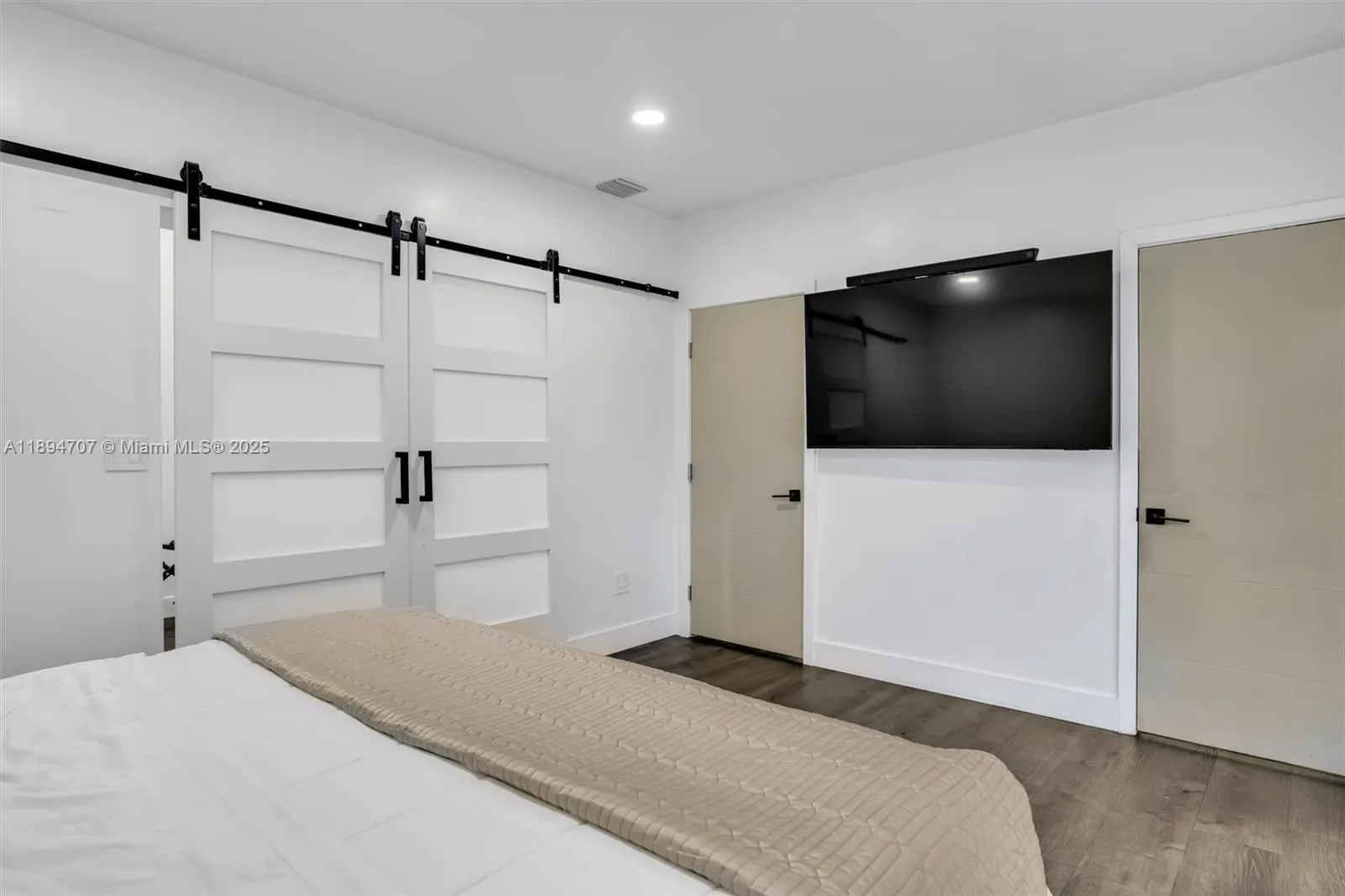 2484 Sw 25 St, Miami, Florida 33133, Miami, Florida 33133, ,Residential Income,For Sale,2484 Sw 25 St, Miami, Florida 33133,A11894707