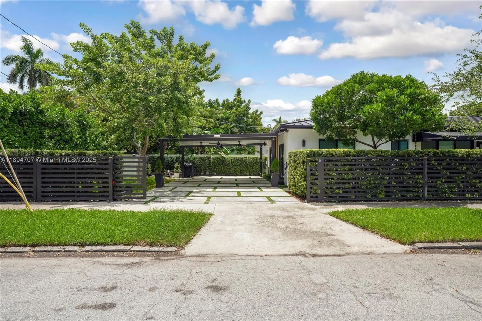 2484 Sw 25 St, Miami, Florida 33133, Miami, Florida 33133, ,Residential Income,For Sale,2484 Sw 25 St, Miami, Florida 33133,A11894707