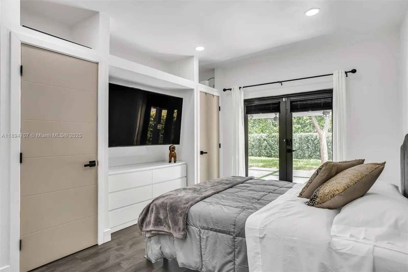 2484 Sw 25 St, Miami, Florida 33133, Miami, Florida 33133, ,Residential Income,For Sale,2484 Sw 25 St, Miami, Florida 33133,A11894707