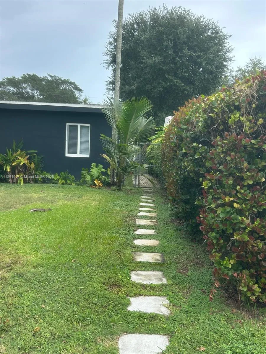 South Miami, Florida 33143, 1 Bedroom Bedrooms, ,1 BathroomBathrooms,Residential Lease,For Rent,A11894918