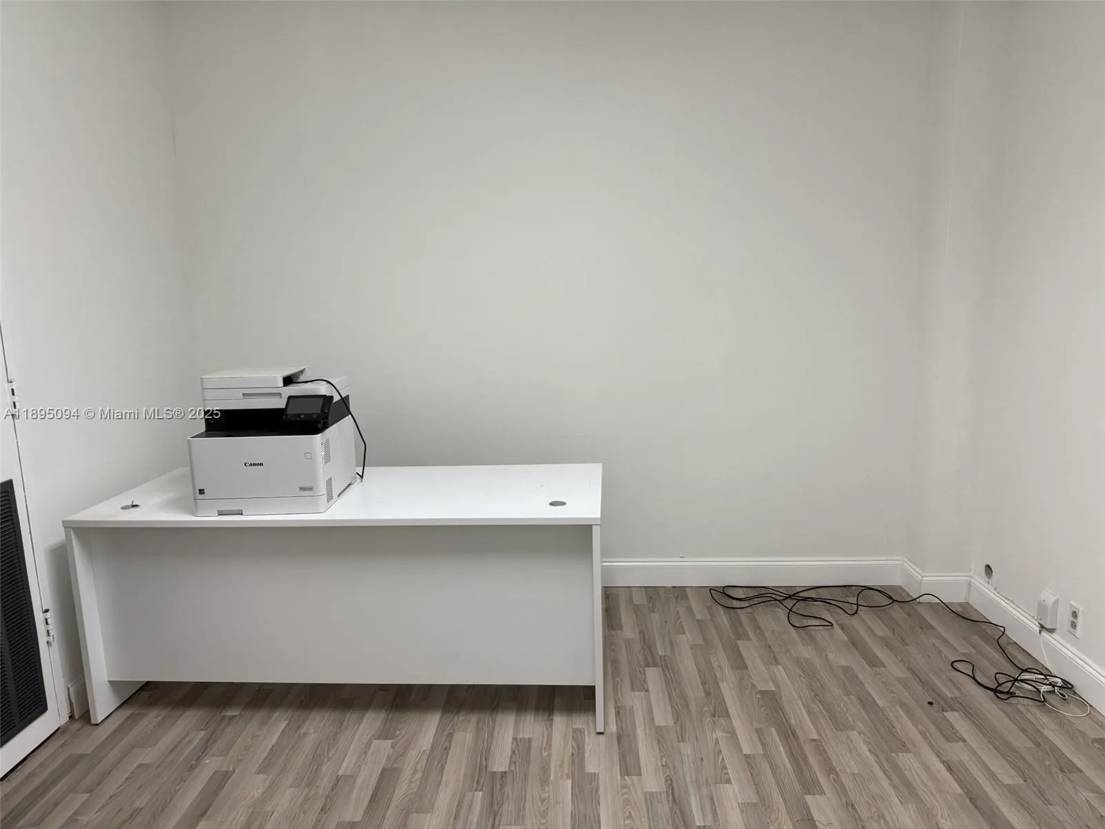 Suite 315 - reception