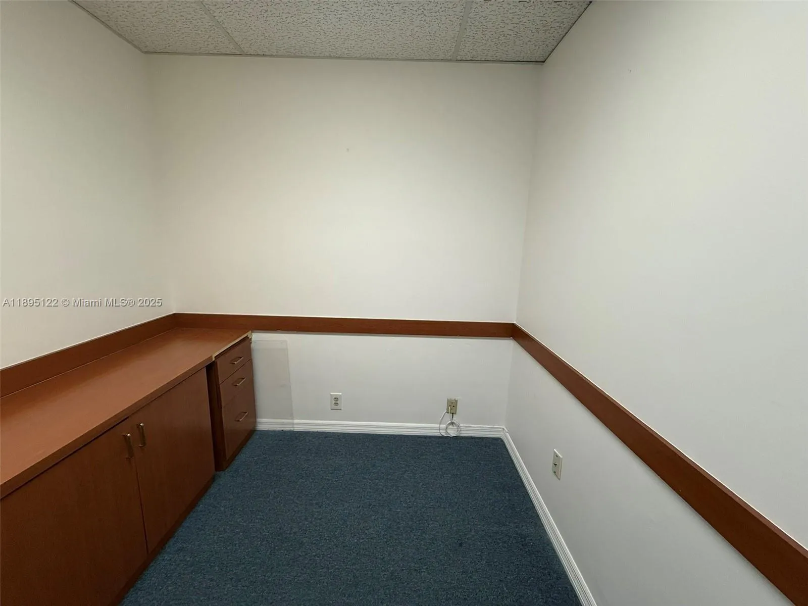 Suite 317- reception or private office
