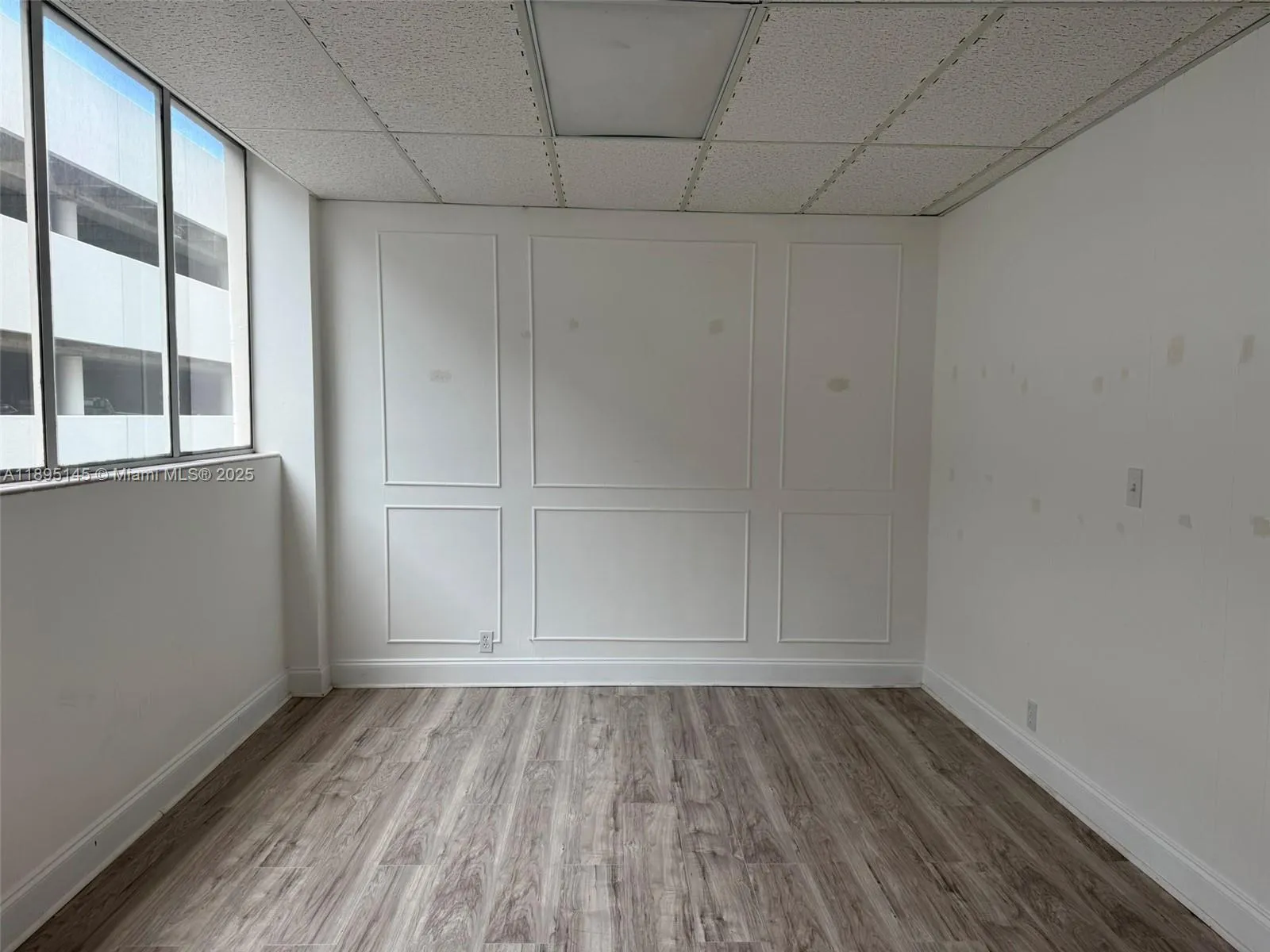 Suite 321 - private office 1