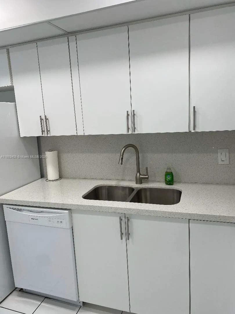 400 Kings Point Dr 328, Sunny Isles Beach, Florida, Sunny Isles Beach, Florida 33160, 1 Bedroom Bedrooms, ,1 BathroomBathrooms,Residential Lease,For Rent,400 Kings Point Dr 328, Sunny Isles Beach, Florida,A11893409