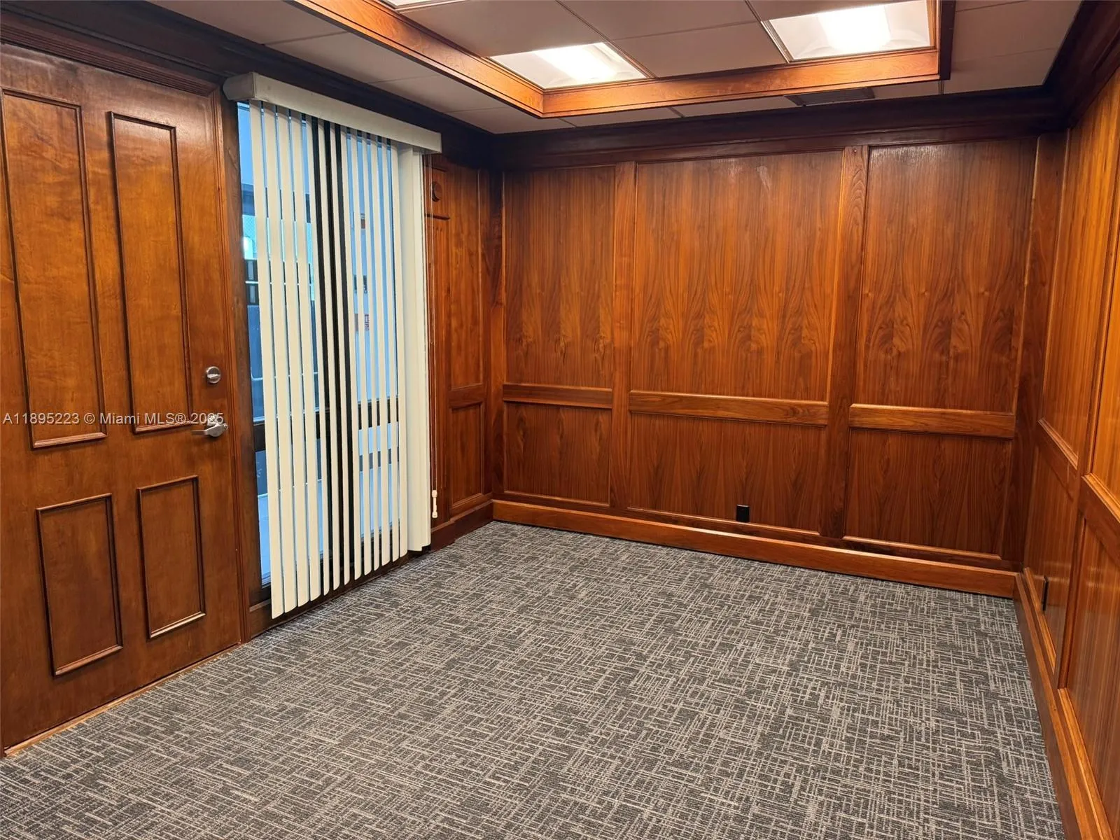 Suite 401- reception