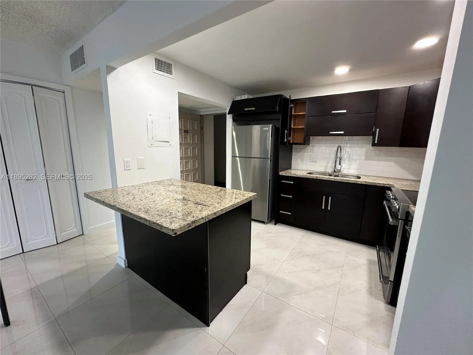 7051 Environ Blvd 431, Lauderhill, Florida 33319, Lauderhill, Florida 33319, 1 Bedroom Bedrooms, ,1 BathroomBathrooms,Residential Lease,For Rent,7051 Environ Blvd 431, Lauderhill, Florida 33319,A11895282