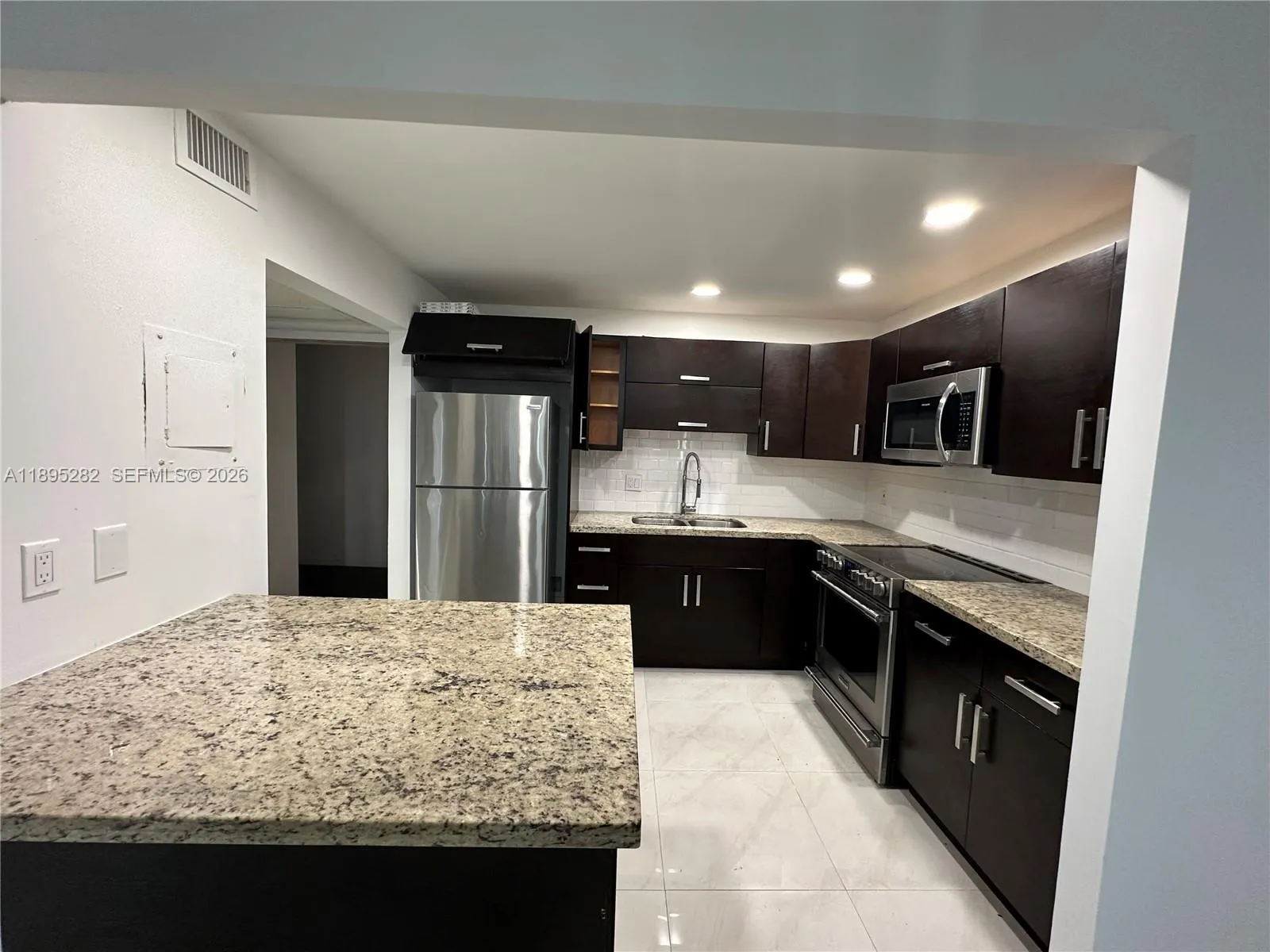 7051 Environ Blvd 431, Lauderhill, Florida 33319, Lauderhill, Florida 33319, 1 Bedroom Bedrooms, ,1 BathroomBathrooms,Residential Lease,For Rent,7051 Environ Blvd 431, Lauderhill, Florida 33319,A11895282