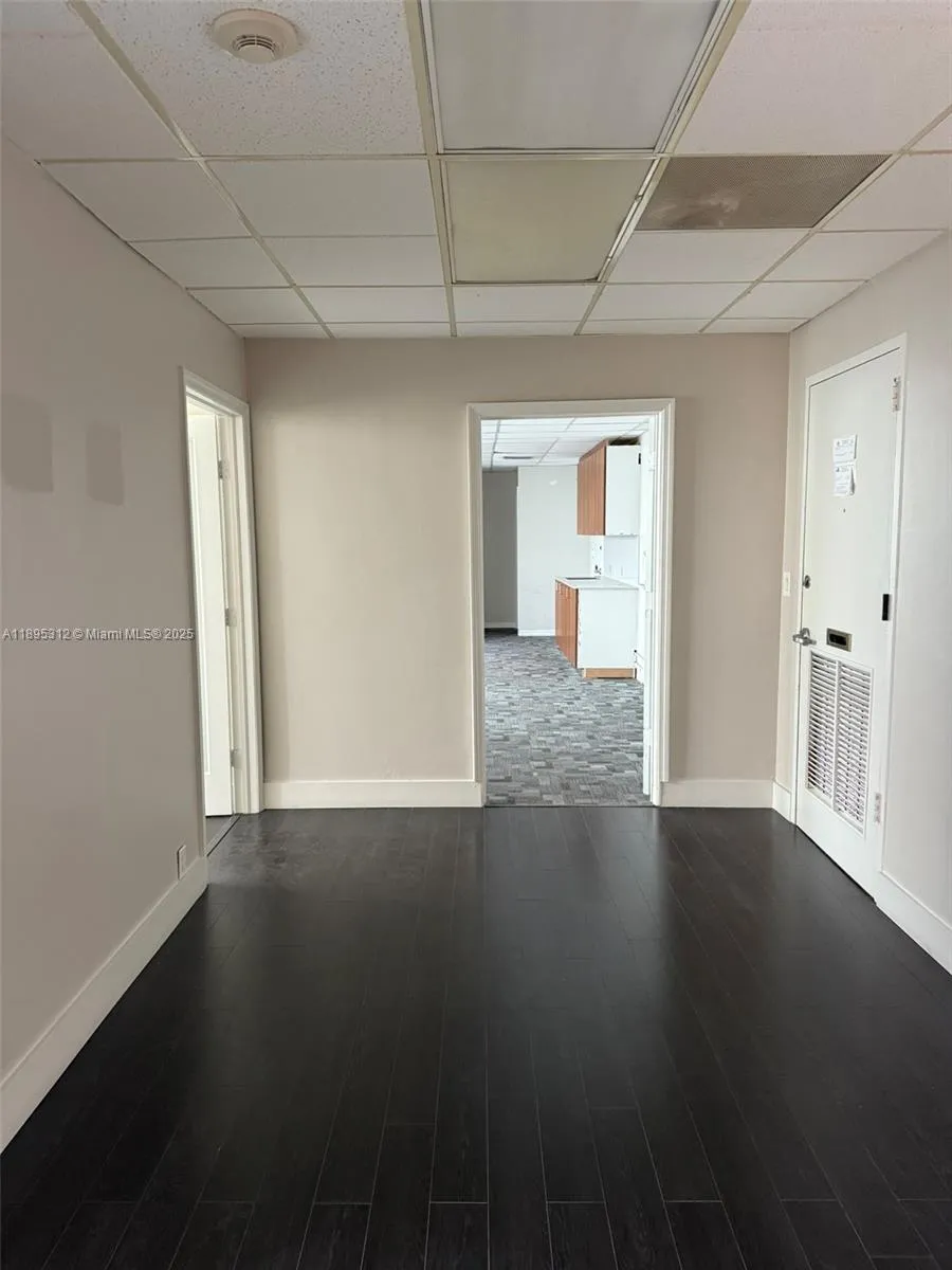 Suite 519/521- reception area