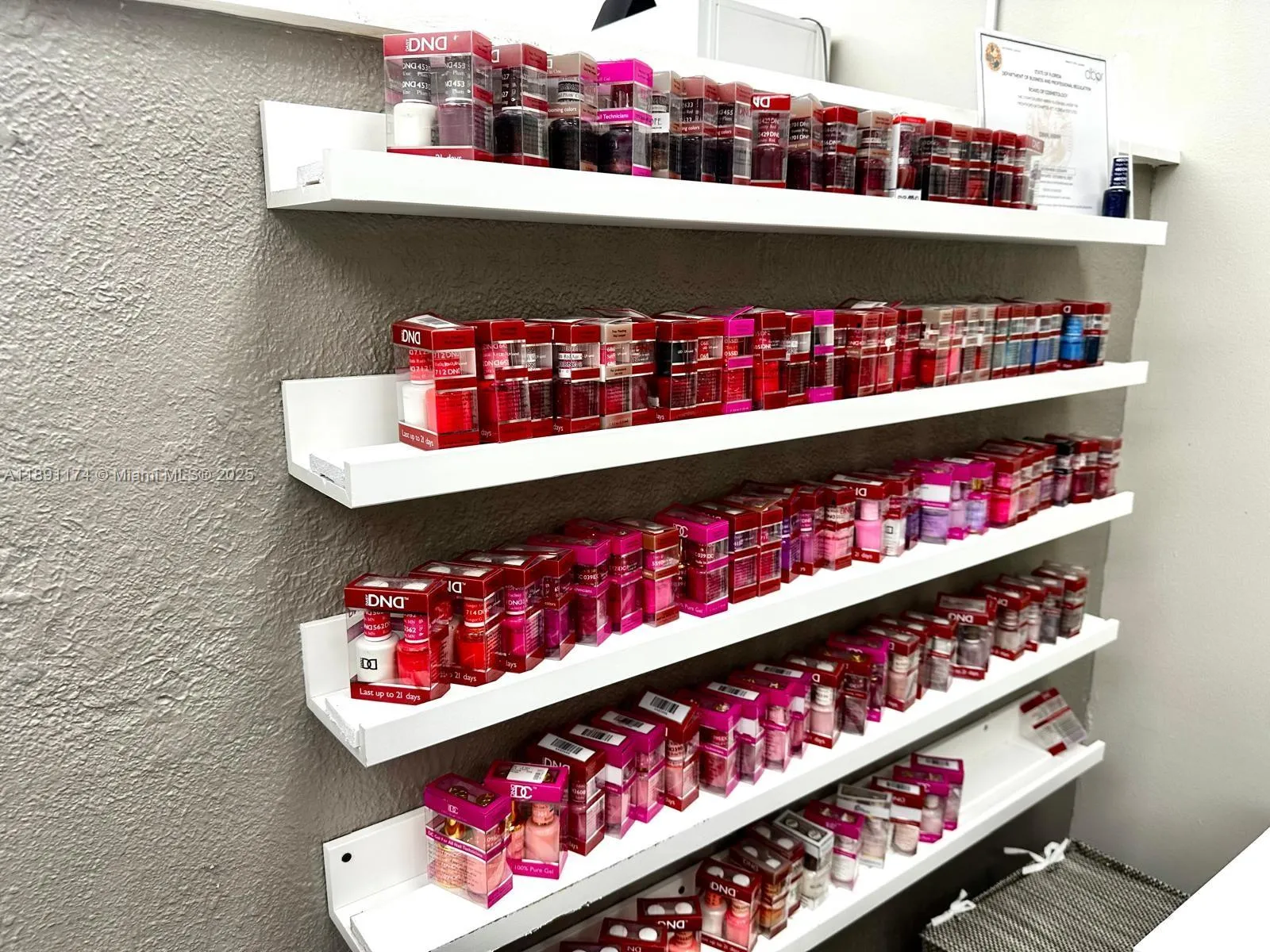 LUXURY COLLECTION OF NAIL COLORS.