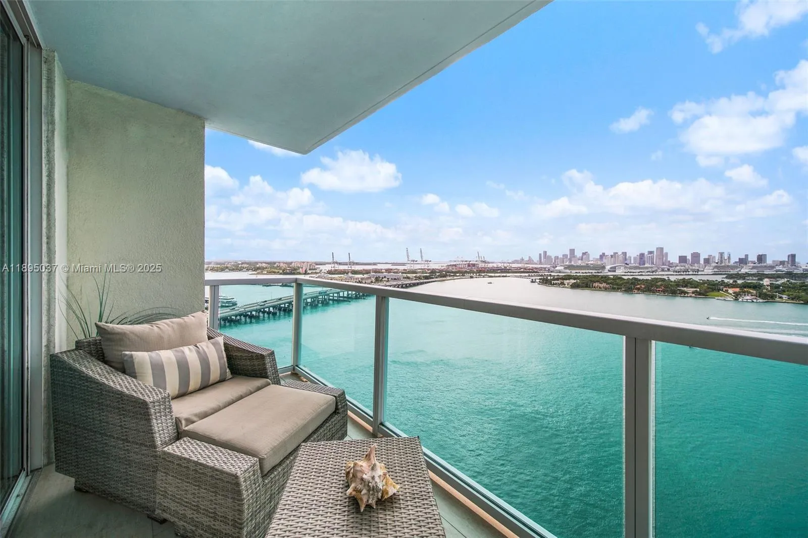 650 West Ave 2107, Miami Beach, Florida 33139, Miami Beach, Florida 33139, 2 Bedrooms Bedrooms, ,2 BathroomsBathrooms,Residential,For Sale,650 West Ave 2107, Miami Beach, Florida 33139,A11895037