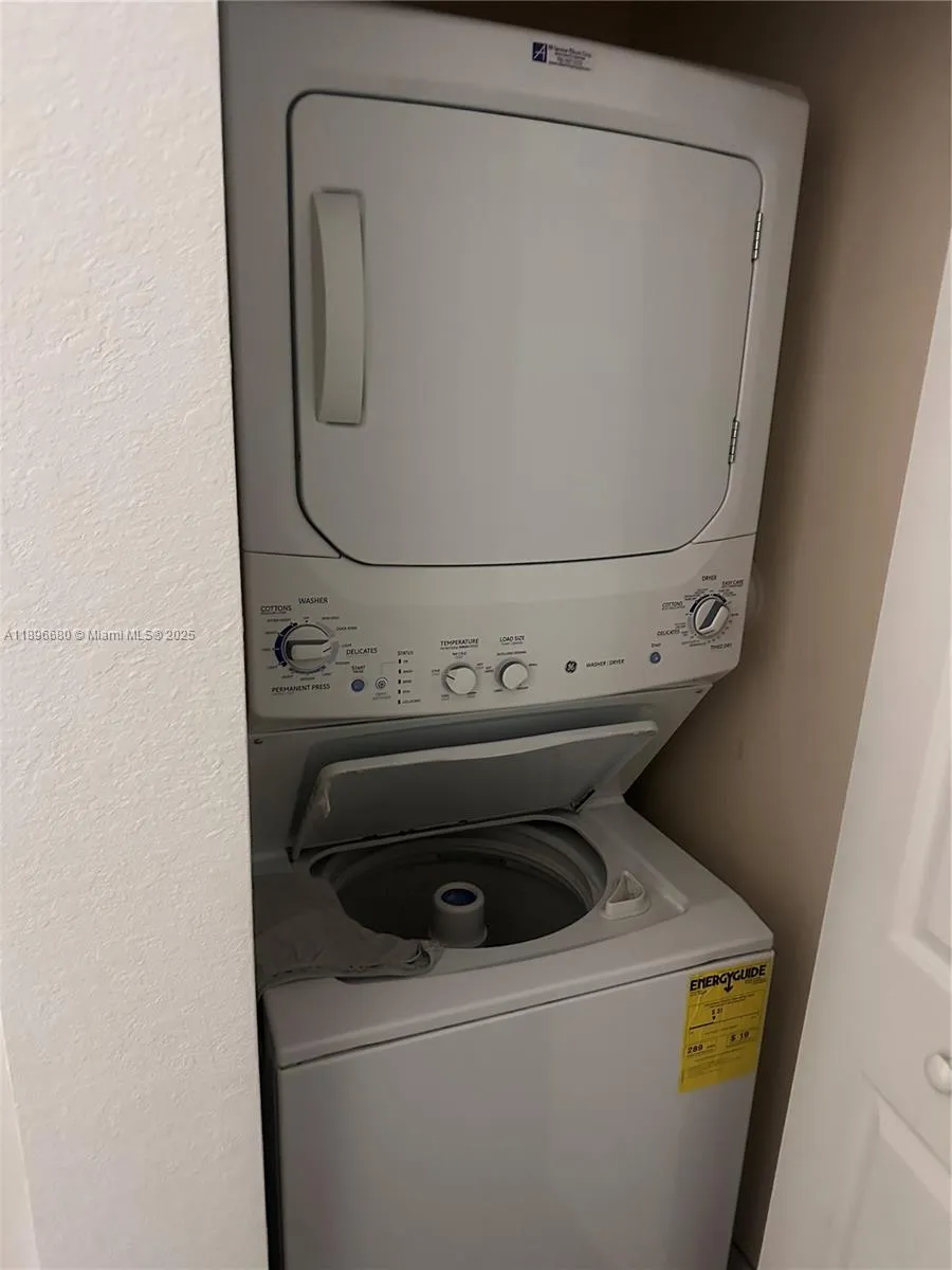 8867 W 35th Way, Hialeah, Florida 33018, Hialeah, Florida 33018, 2 Bedrooms Bedrooms, ,2 BathroomsBathrooms,Residential,For Sale,8867 W 35th Way, Hialeah, Florida 33018,A11896680