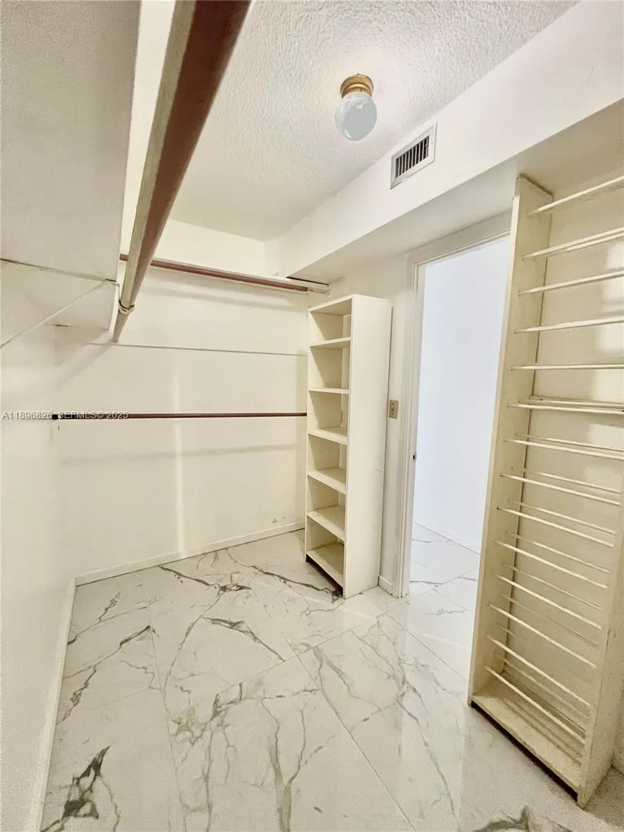 1710 Ne 191st St 307-3, Miami, Florida 33179, Miami, Florida 33179, 1 Bedroom Bedrooms, ,1 BathroomBathrooms,Residential,For Sale,1710 Ne 191st St 307-3, Miami, Florida 33179,A11896826