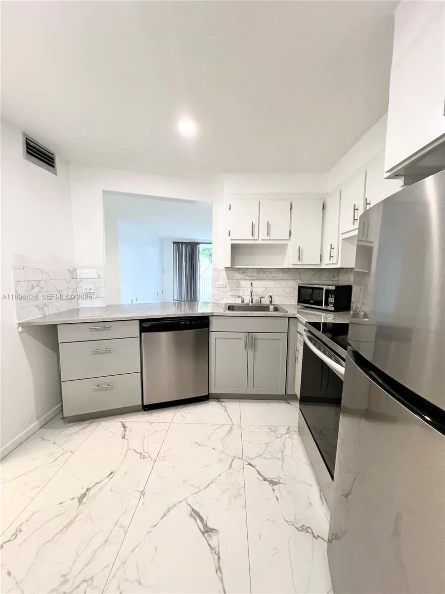 1710 Ne 191st St 307-3, Miami, Florida 33179, Miami, Florida 33179, 1 Bedroom Bedrooms, ,1 BathroomBathrooms,Residential,For Sale,1710 Ne 191st St 307-3, Miami, Florida 33179,A11896826