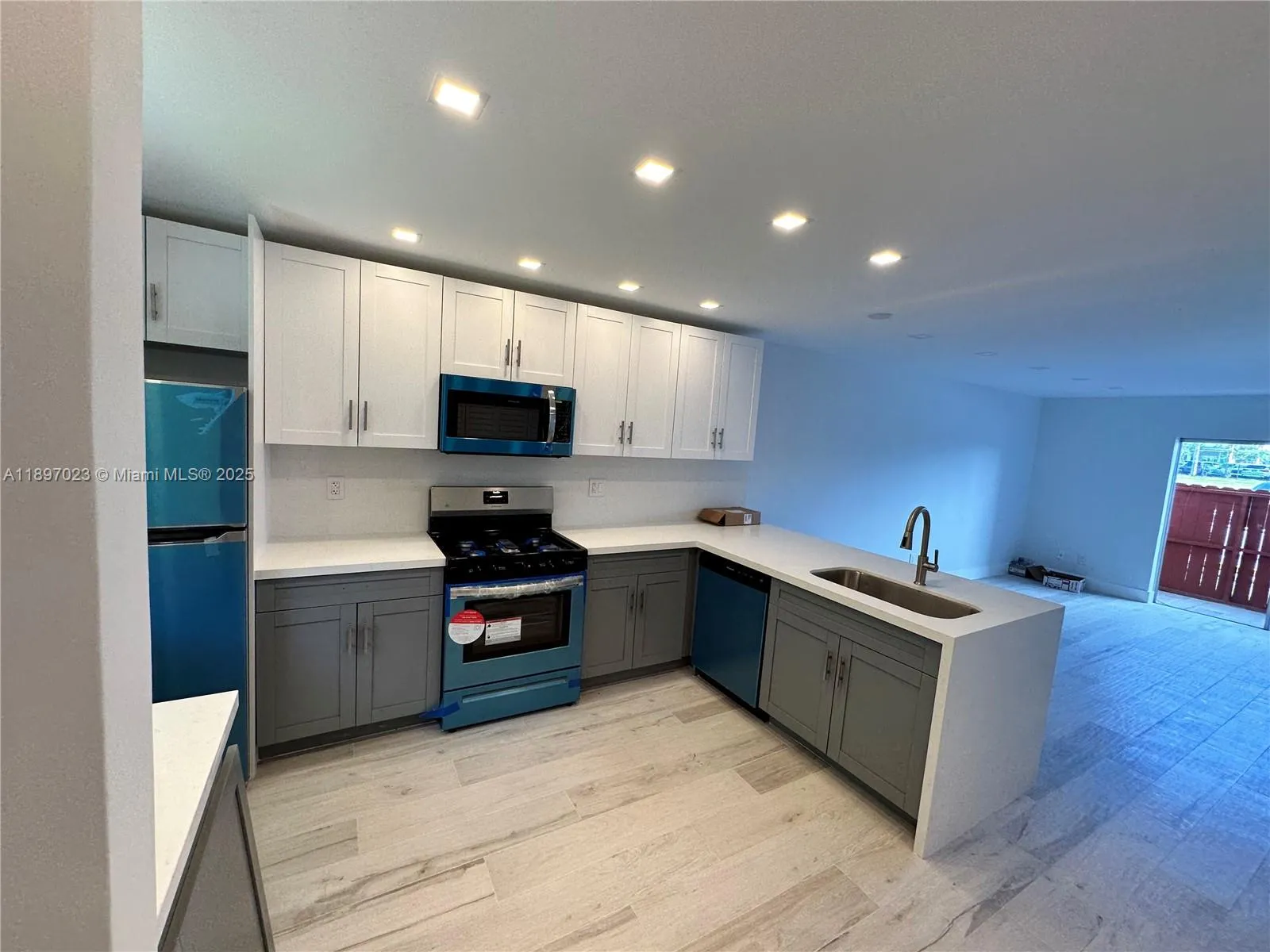 8600 Sw 67th Ave 906, Pinecrest, Florida 33156, Pinecrest, Florida 33156, 1 Bedroom Bedrooms, ,1 BathroomBathrooms,Residential,For Sale,8600 Sw 67th Ave 906, Pinecrest, Florida 33156,A11897023