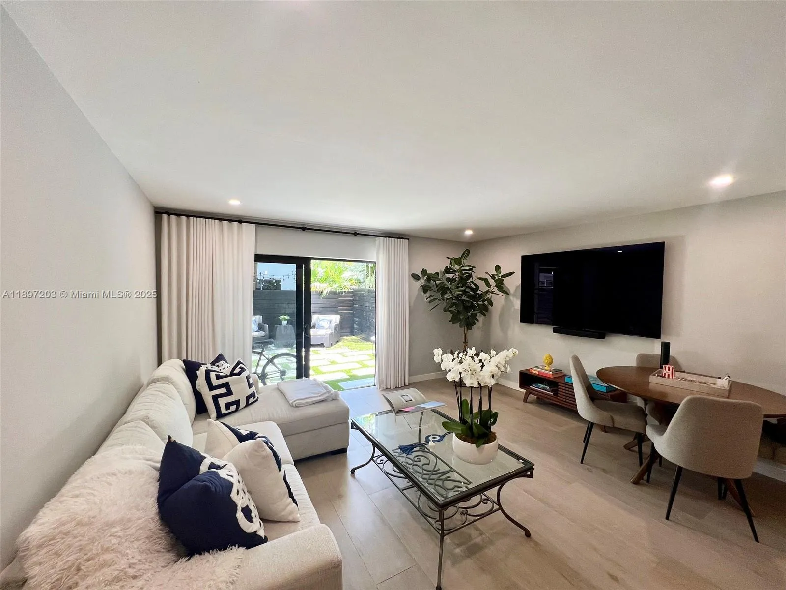 3220 W Trade Ave Iii2, Miami, Florida 33133, Miami, Florida 33133, 2 Bedrooms Bedrooms, ,2 BathroomsBathrooms,Residential Lease,For Rent,3220 W Trade Ave Iii2, Miami, Florida 33133,A11897203
