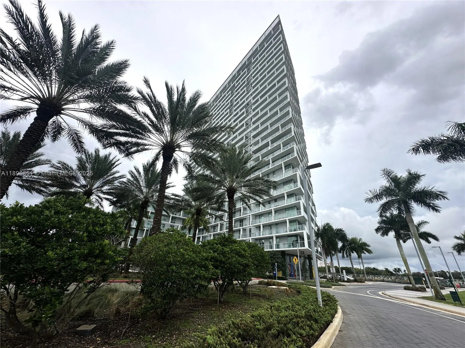 2000 Metropica Way 1401, Sunrise, Florida 33323, Sunrise, Florida 33323, 3 Bedrooms Bedrooms, ,3 BathroomsBathrooms,Residential Lease,For Rent,2000 Metropica Way 1401, Sunrise, Florida 33323,A11896851