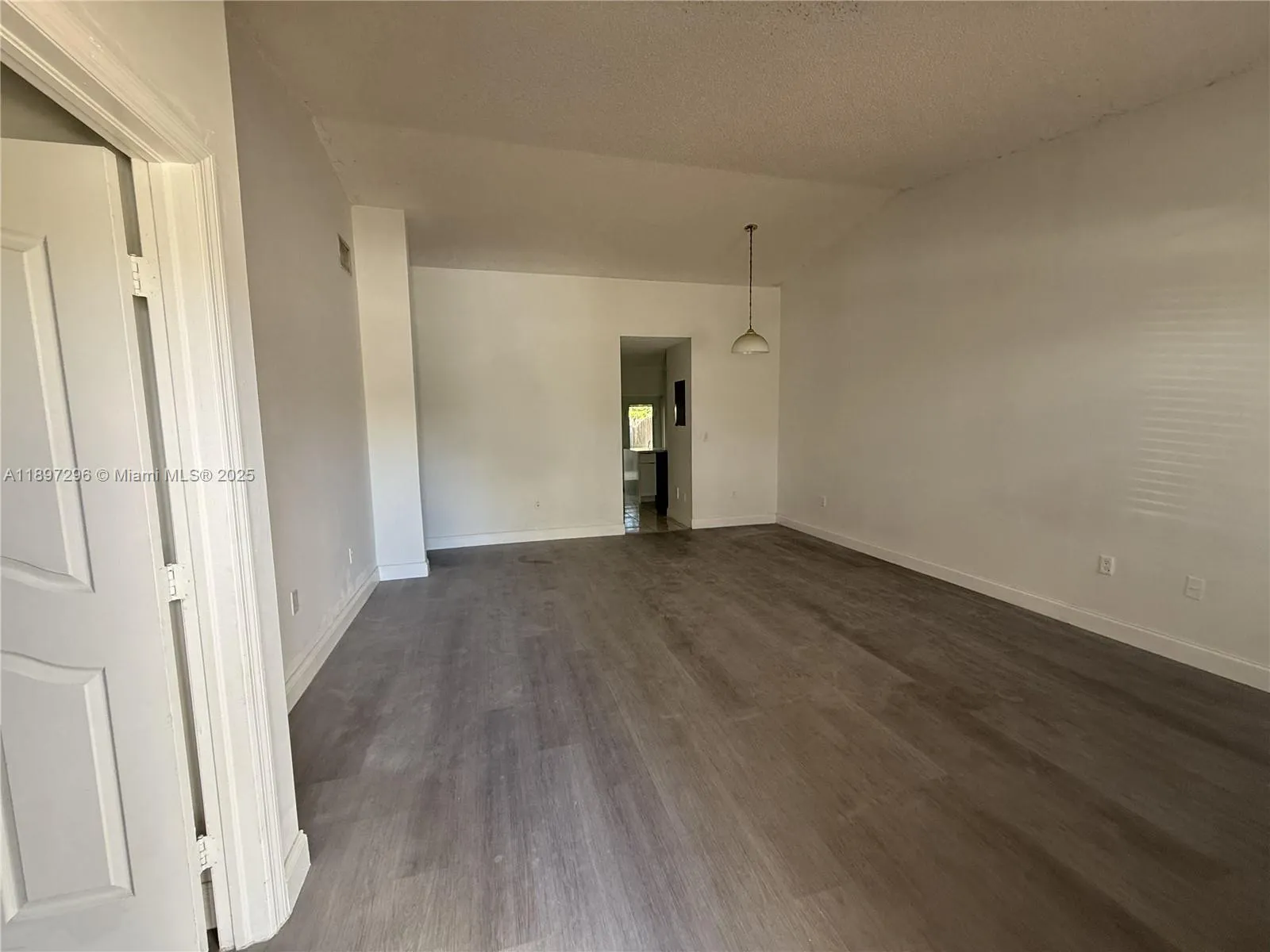 18942 Nw 86th Ct 4106, Hialeah, Florida 33015, Hialeah, Florida 33015, 3 Bedrooms Bedrooms, ,2 BathroomsBathrooms,Residential Lease,For Rent,18942 Nw 86th Ct 4106, Hialeah, Florida 33015,A11897296