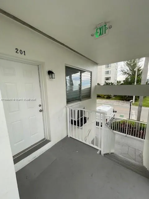 9300 E Bay Harbor Dr 201, Bay Harbor Islands, Flor, Bay Harbor Islands, Florida 33154, 1 Bedroom Bedrooms, ,1 BathroomBathrooms,Residential Lease,For Rent,9300 E Bay Harbor Dr 201, Bay Harbor Islands, Flor,A11894260