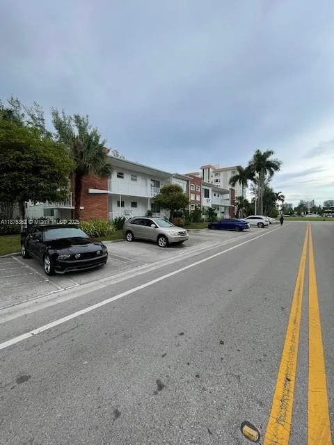 9300 E Bay Harbor Dr 205, Bay Harbor Islands, Flor, Bay Harbor Islands, Florida 33154, 1 Bedroom Bedrooms, ,1 BathroomBathrooms,Residential Lease,For Rent,9300 E Bay Harbor Dr 205, Bay Harbor Islands, Flor,A11875362