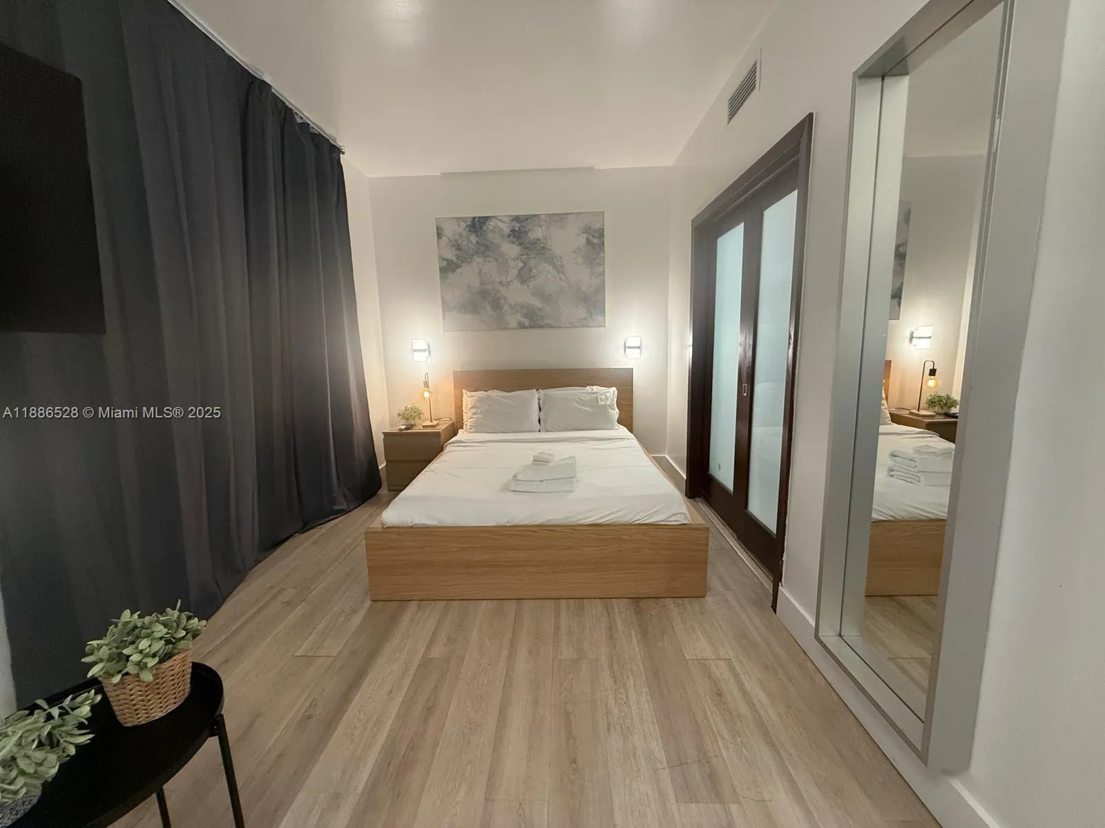 1036 Ocean Dr B303, Miami Beach, Florida 33139, Miami Beach, Florida 33139, 1 Bedroom Bedrooms, ,1 BathroomBathrooms,Residential,For Sale,1036 Ocean Dr B303, Miami Beach, Florida 33139,A11886528