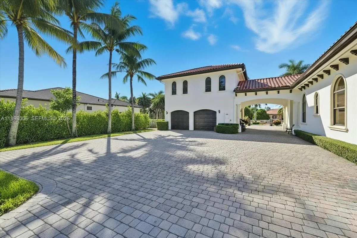 10181 Nw 131st St, Hialeah Gardens, Florida 33018, Hialeah Gardens, Florida 33018, 5 Bedrooms Bedrooms, ,4 BathroomsBathrooms,Residential,For Sale,10181 Nw 131st St, Hialeah Gardens, Florida 33018,A11898006