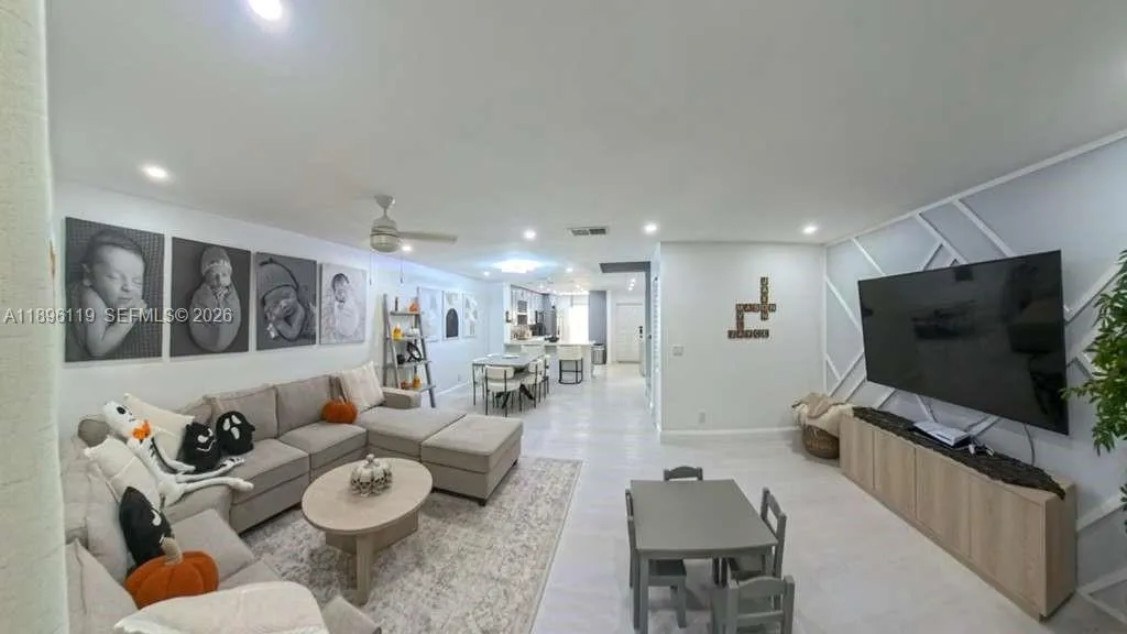 9441 Nw 15th St 232, Pembroke Pines, Florida 33024, Pembroke Pines, Florida 33024, 3 Bedrooms Bedrooms, ,2 BathroomsBathrooms,Residential,For Sale,9441 Nw 15th St 232, Pembroke Pines, Florida 33024,A11896119