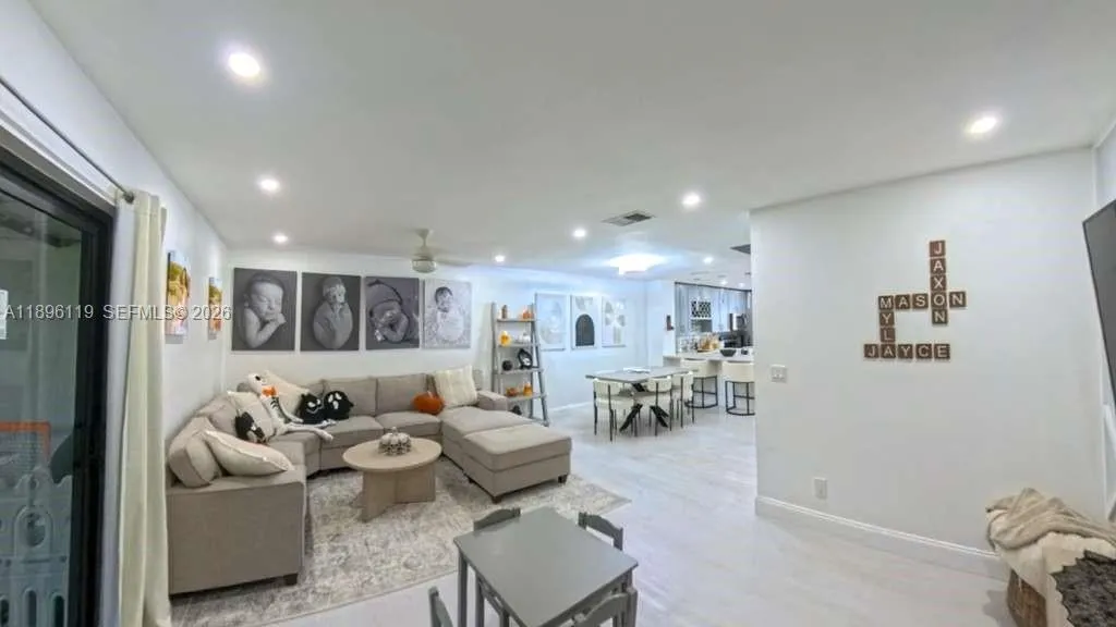 9441 Nw 15th St 232, Pembroke Pines, Florida 33024, Pembroke Pines, Florida 33024, 3 Bedrooms Bedrooms, ,2 BathroomsBathrooms,Residential,For Sale,9441 Nw 15th St 232, Pembroke Pines, Florida 33024,A11896119