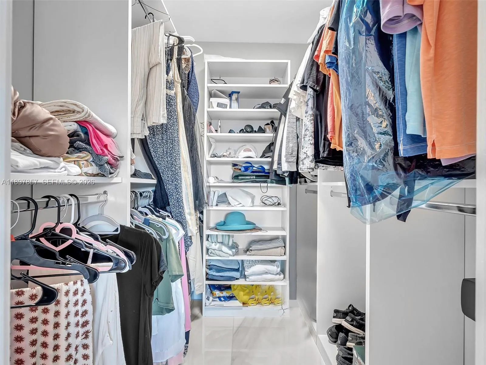 Master Bedroom Walk In Closet\n