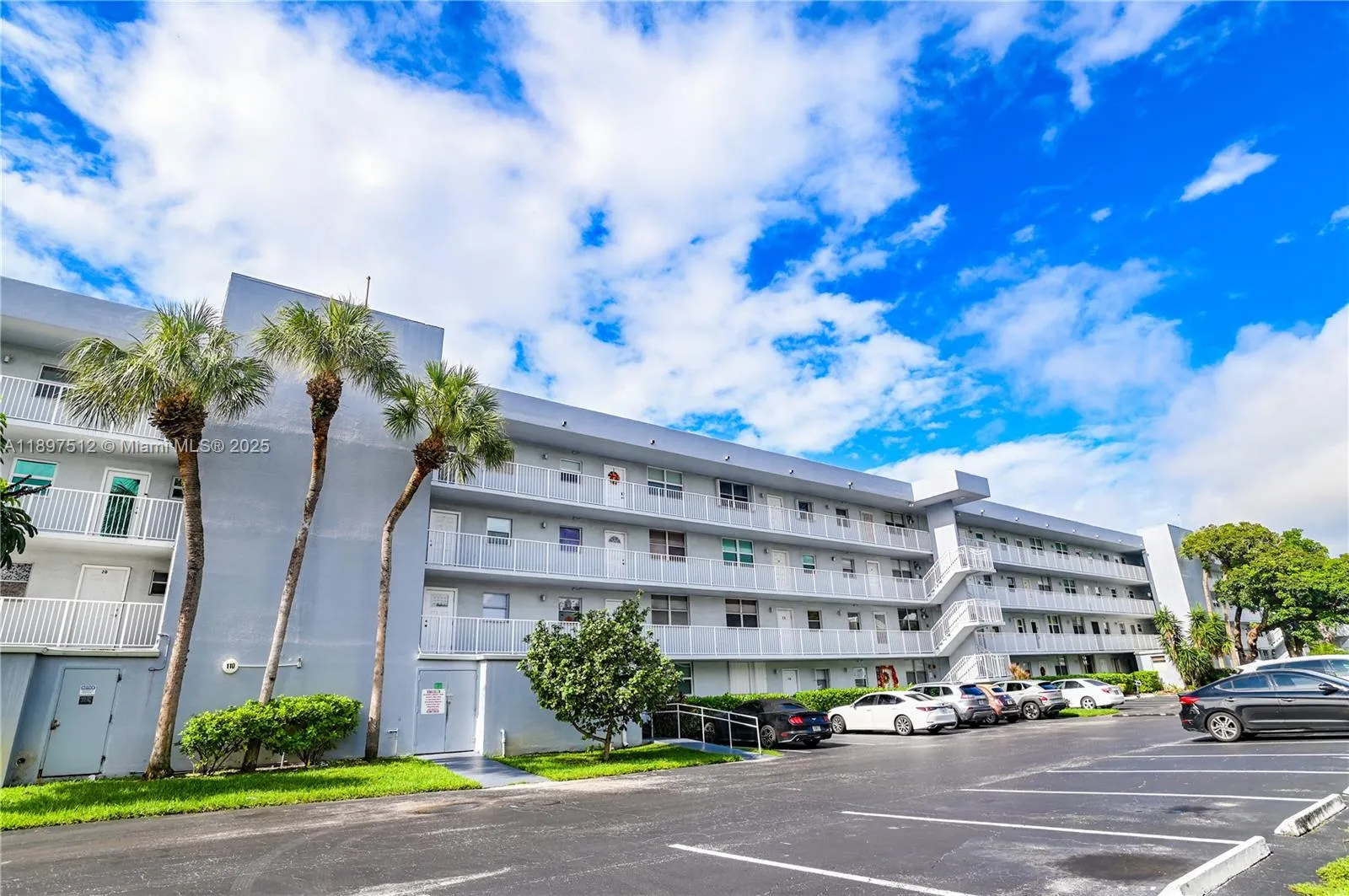110 Royal Park Dr 2h, Oakland Park, Florida 33309, Oakland Park, Florida 33309, 2 Bedrooms Bedrooms, ,2 BathroomsBathrooms,Residential,For Sale,110 Royal Park Dr 2h, Oakland Park, Florida 33309,A11897512