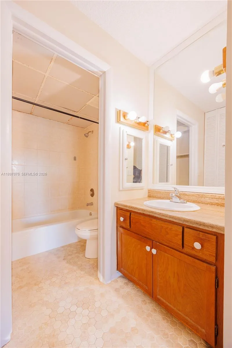 3760 Inverrary Dr 3d, Lauderhill, Florida 33319, Lauderhill, Florida 33319, 1 Bedroom Bedrooms, ,1 BathroomBathrooms,Residential,For Sale,3760 Inverrary Dr 3d, Lauderhill, Florida 33319,A11897076