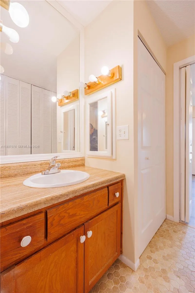 3760 Inverrary Dr 3d, Lauderhill, Florida 33319, Lauderhill, Florida 33319, 1 Bedroom Bedrooms, ,1 BathroomBathrooms,Residential,For Sale,3760 Inverrary Dr 3d, Lauderhill, Florida 33319,A11897076