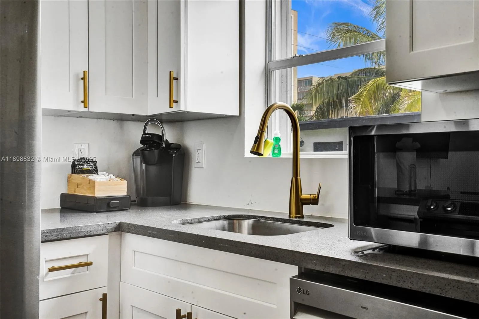 1124 Ne 6th St, Hallandale Beach, Florida 33009, Hallandale Beach, Florida 33009, 3 Bedrooms Bedrooms, ,2 BathroomsBathrooms,Residential,For Sale,1124 Ne 6th St, Hallandale Beach, Florida 33009,A11898832
