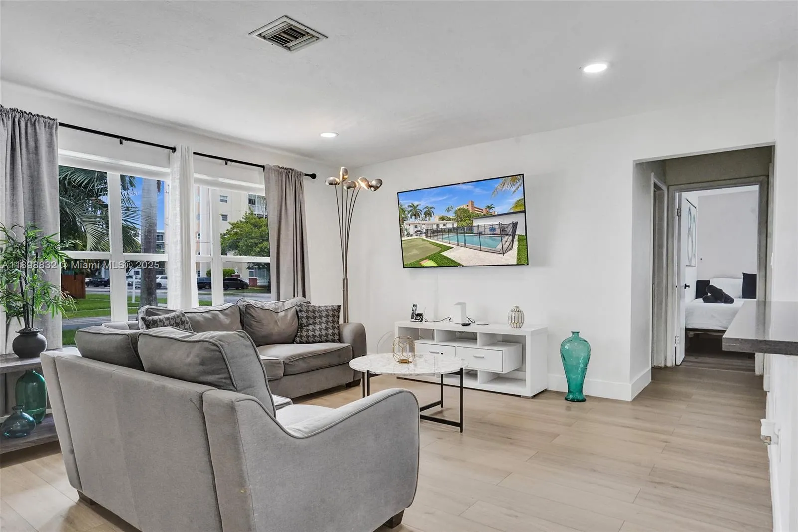 1124 Ne 6th St, Hallandale Beach, Florida 33009, Hallandale Beach, Florida 33009, 3 Bedrooms Bedrooms, ,2 BathroomsBathrooms,Residential,For Sale,1124 Ne 6th St, Hallandale Beach, Florida 33009,A11898832