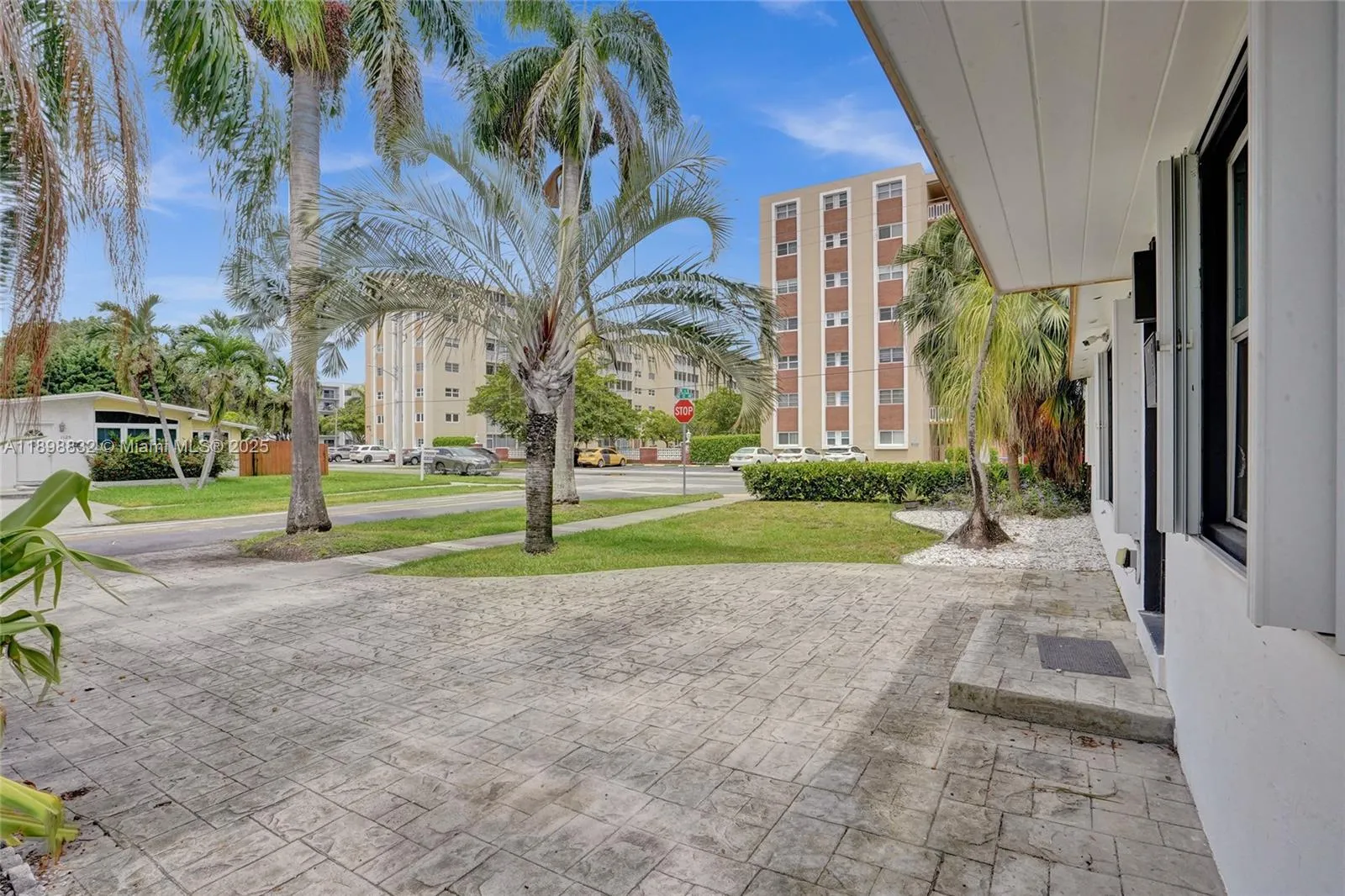 1124 Ne 6th St, Hallandale Beach, Florida 33009, Hallandale Beach, Florida 33009, 3 Bedrooms Bedrooms, ,2 BathroomsBathrooms,Residential,For Sale,1124 Ne 6th St, Hallandale Beach, Florida 33009,A11898832