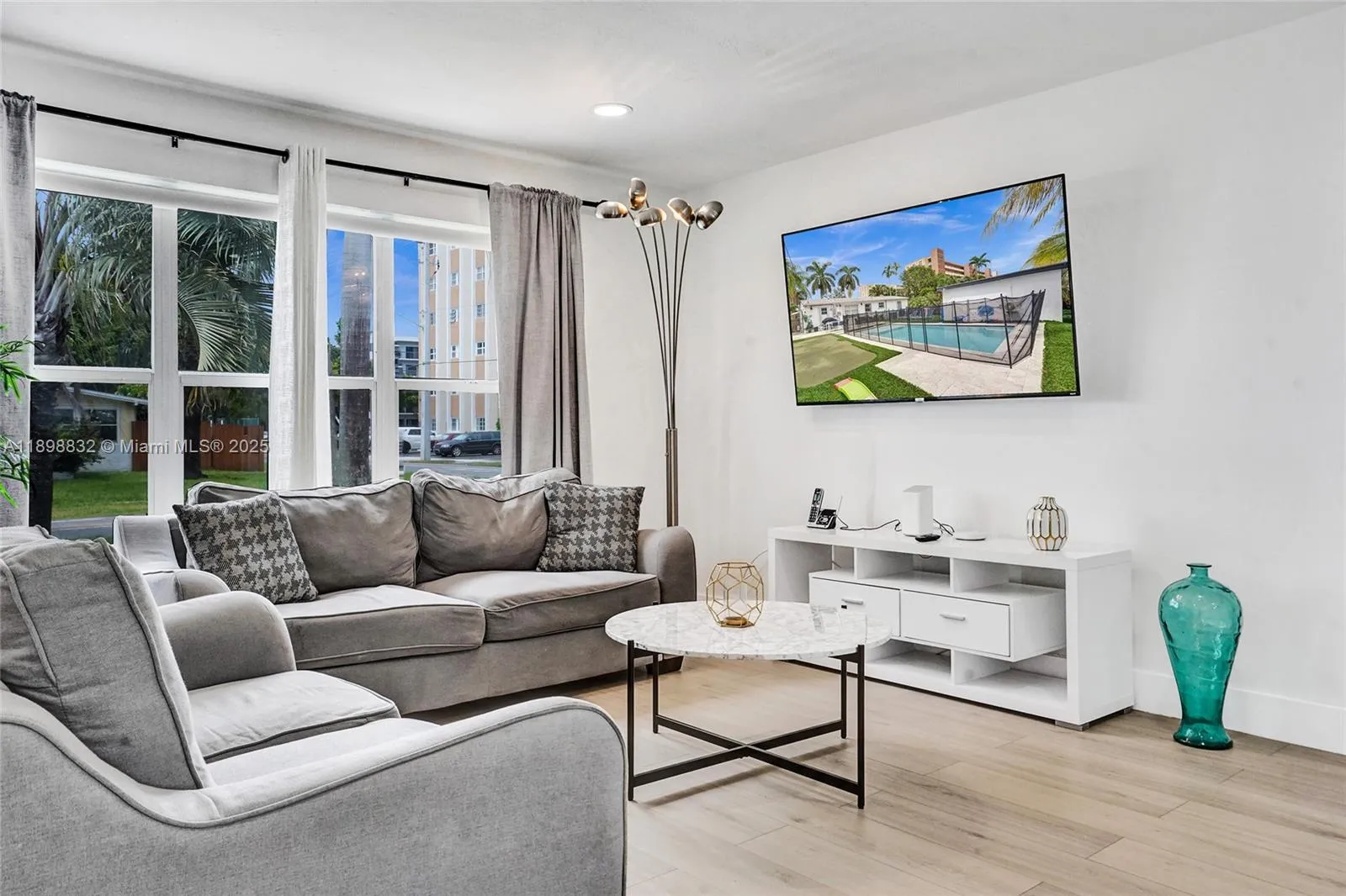 1124 Ne 6th St, Hallandale Beach, Florida 33009, Hallandale Beach, Florida 33009, 3 Bedrooms Bedrooms, ,2 BathroomsBathrooms,Residential,For Sale,1124 Ne 6th St, Hallandale Beach, Florida 33009,A11898832