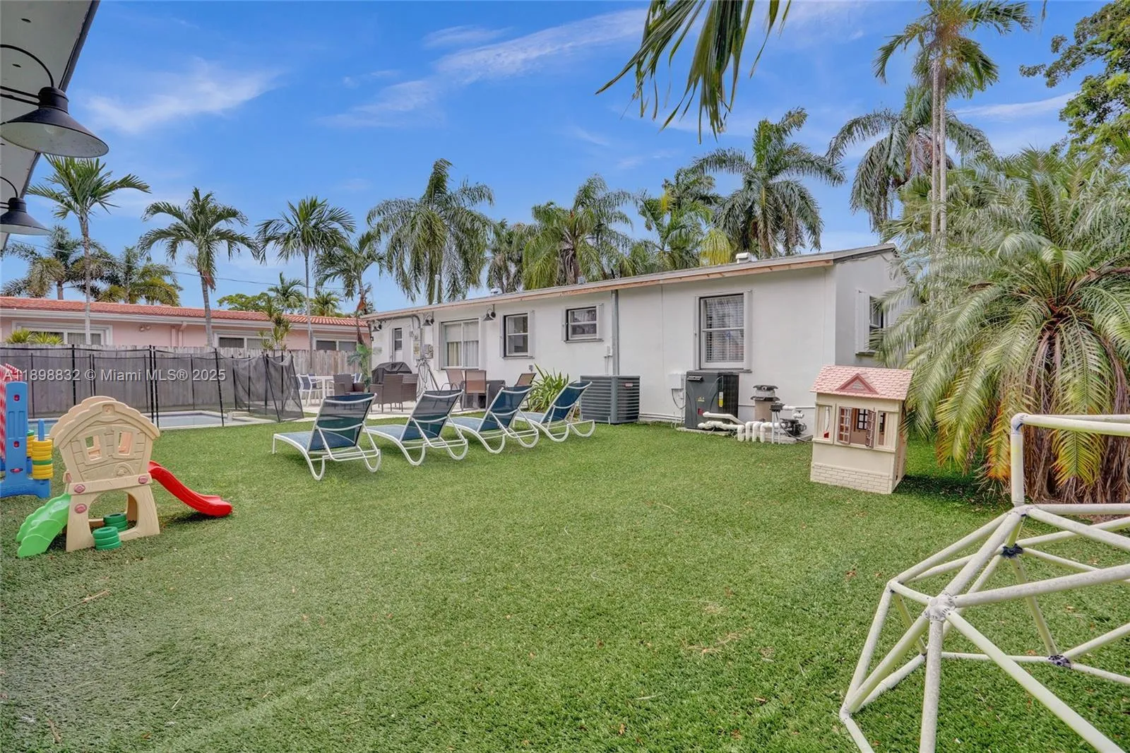 1124 Ne 6th St, Hallandale Beach, Florida 33009, Hallandale Beach, Florida 33009, 3 Bedrooms Bedrooms, ,2 BathroomsBathrooms,Residential,For Sale,1124 Ne 6th St, Hallandale Beach, Florida 33009,A11898832