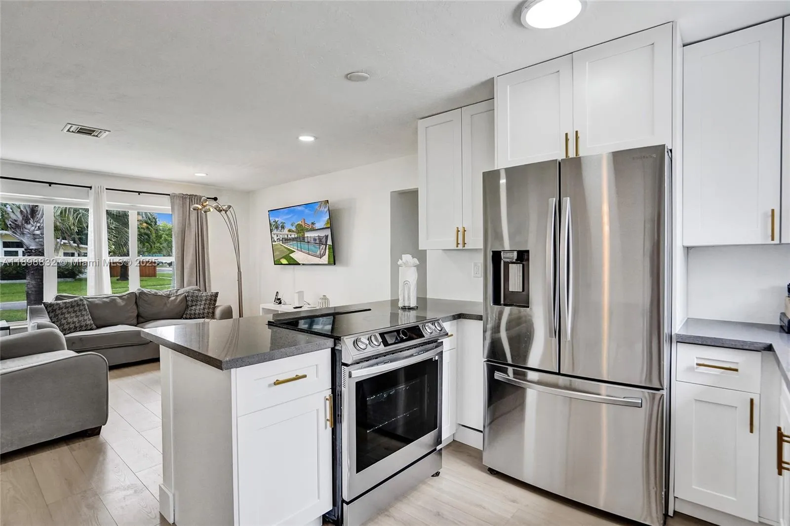 1124 Ne 6th St, Hallandale Beach, Florida 33009, Hallandale Beach, Florida 33009, 3 Bedrooms Bedrooms, ,2 BathroomsBathrooms,Residential,For Sale,1124 Ne 6th St, Hallandale Beach, Florida 33009,A11898832