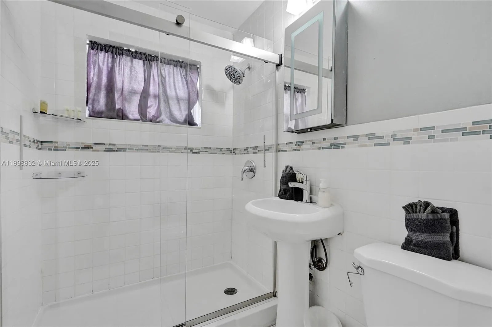 1124 Ne 6th St, Hallandale Beach, Florida 33009, Hallandale Beach, Florida 33009, 3 Bedrooms Bedrooms, ,2 BathroomsBathrooms,Residential,For Sale,1124 Ne 6th St, Hallandale Beach, Florida 33009,A11898832