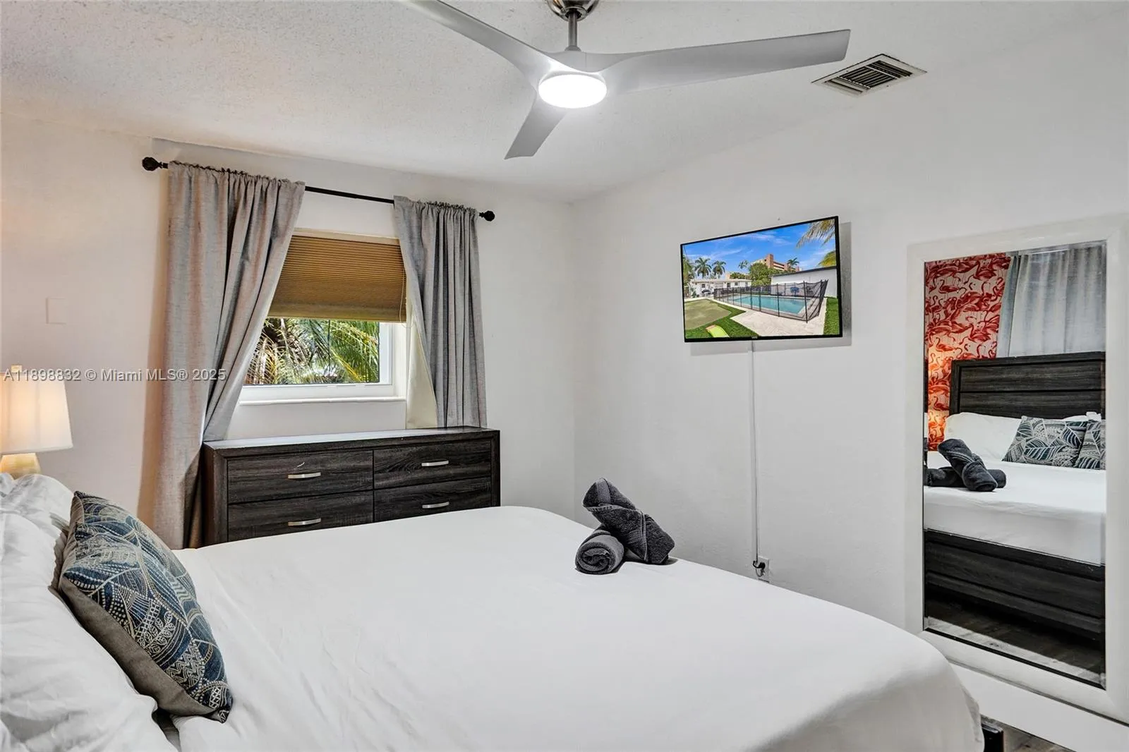 1124 Ne 6th St, Hallandale Beach, Florida 33009, Hallandale Beach, Florida 33009, 3 Bedrooms Bedrooms, ,2 BathroomsBathrooms,Residential,For Sale,1124 Ne 6th St, Hallandale Beach, Florida 33009,A11898832