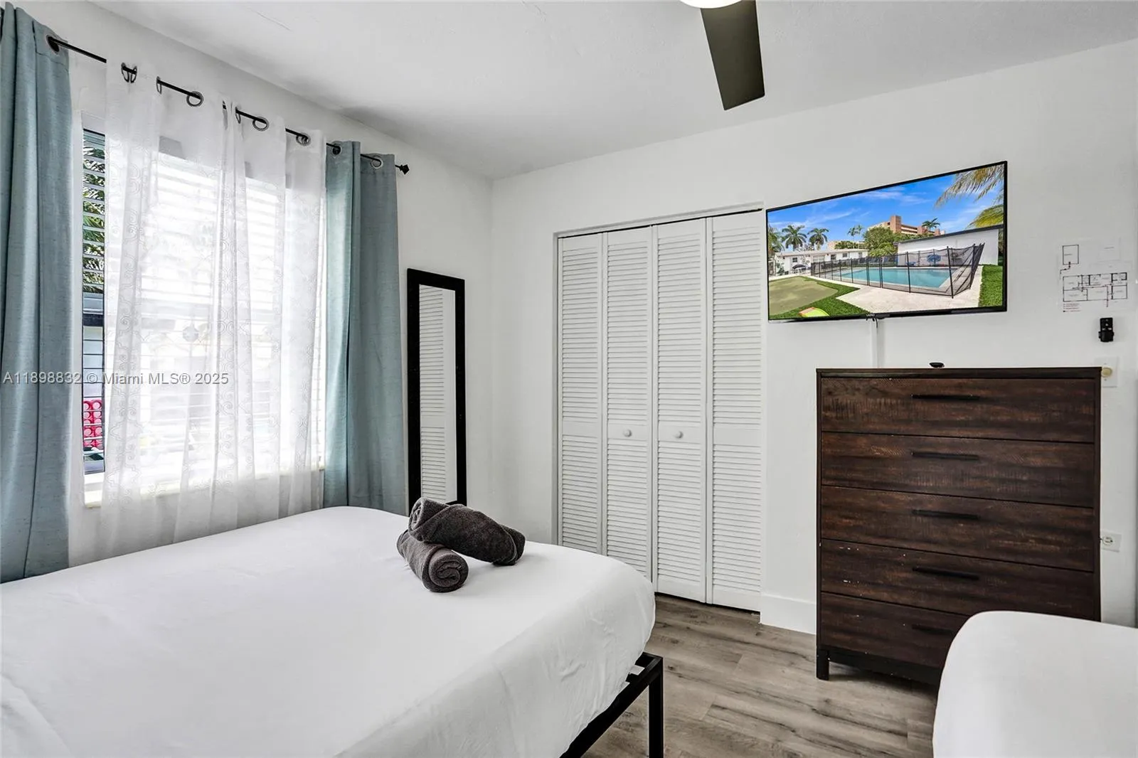 1124 Ne 6th St, Hallandale Beach, Florida 33009, Hallandale Beach, Florida 33009, 3 Bedrooms Bedrooms, ,2 BathroomsBathrooms,Residential,For Sale,1124 Ne 6th St, Hallandale Beach, Florida 33009,A11898832